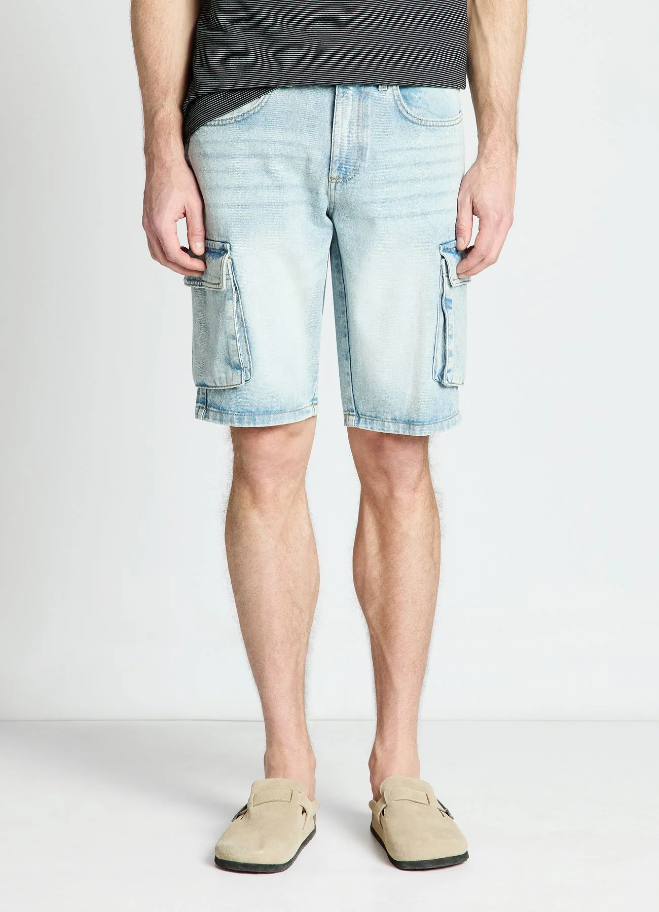 Pantaloncini cargo in denim con tasconi - Image 3