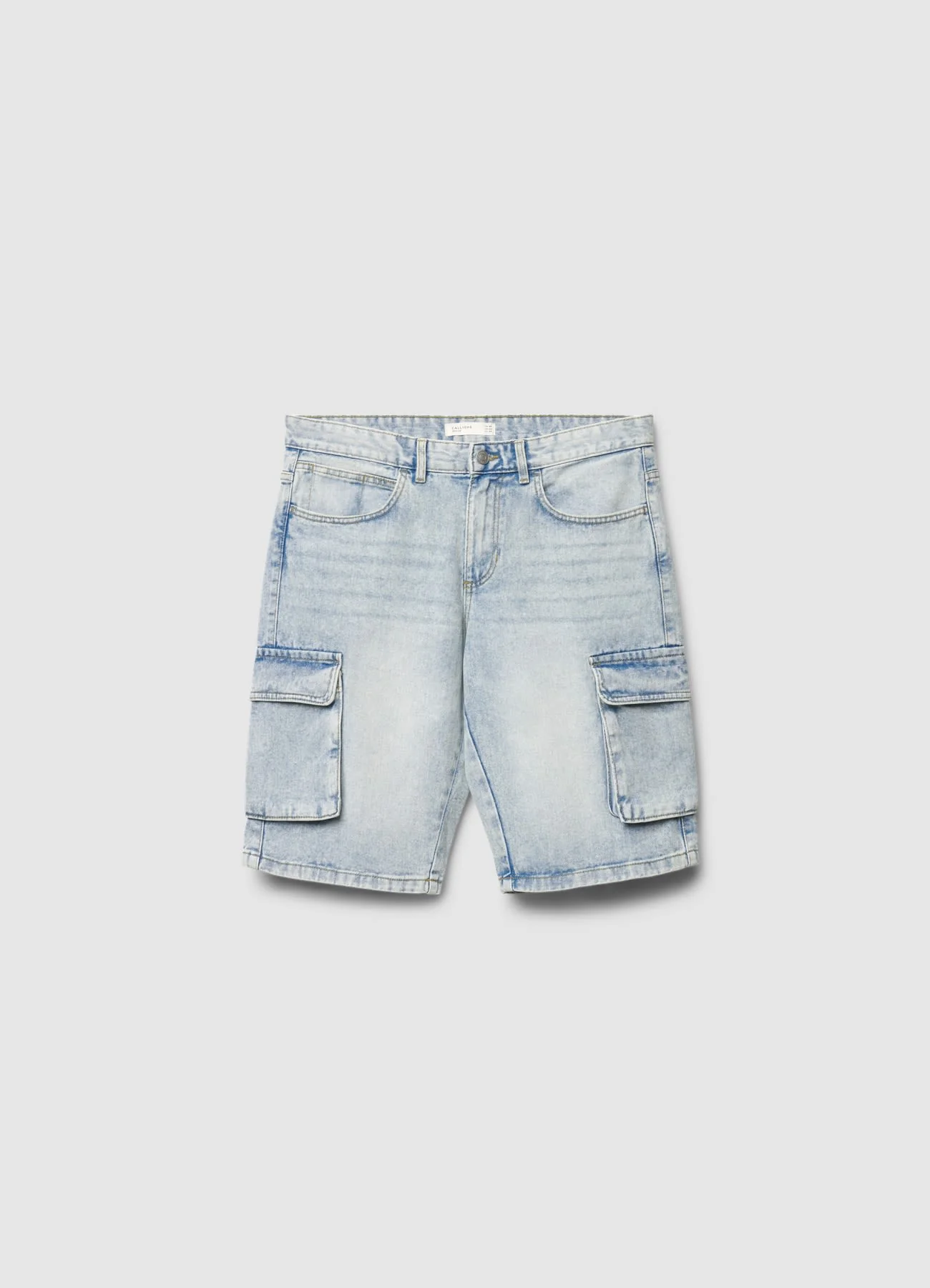 Pantaloncini cargo in denim con tasconi - Image 4
