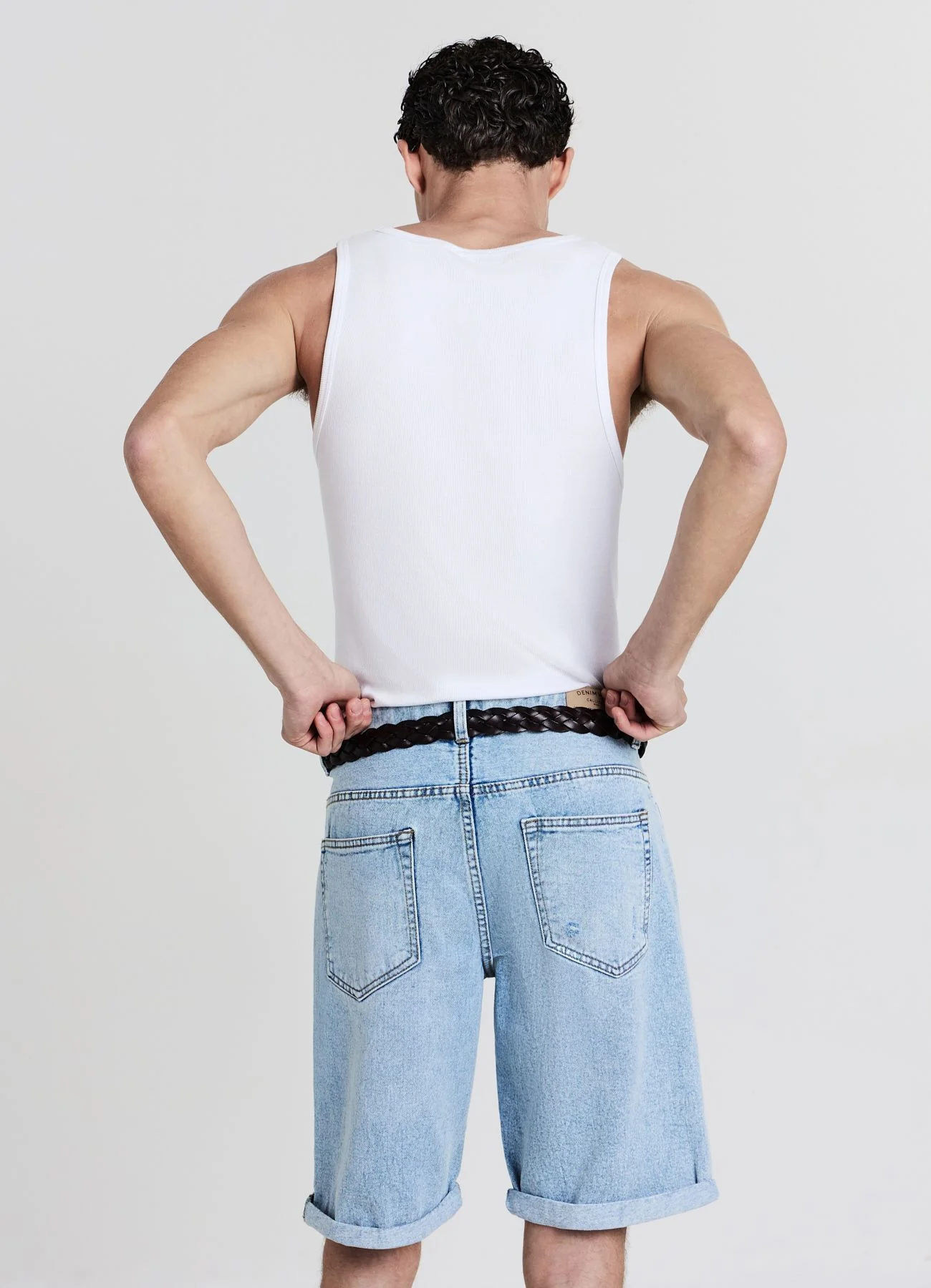 Pantaloncini con strappi - Image 2