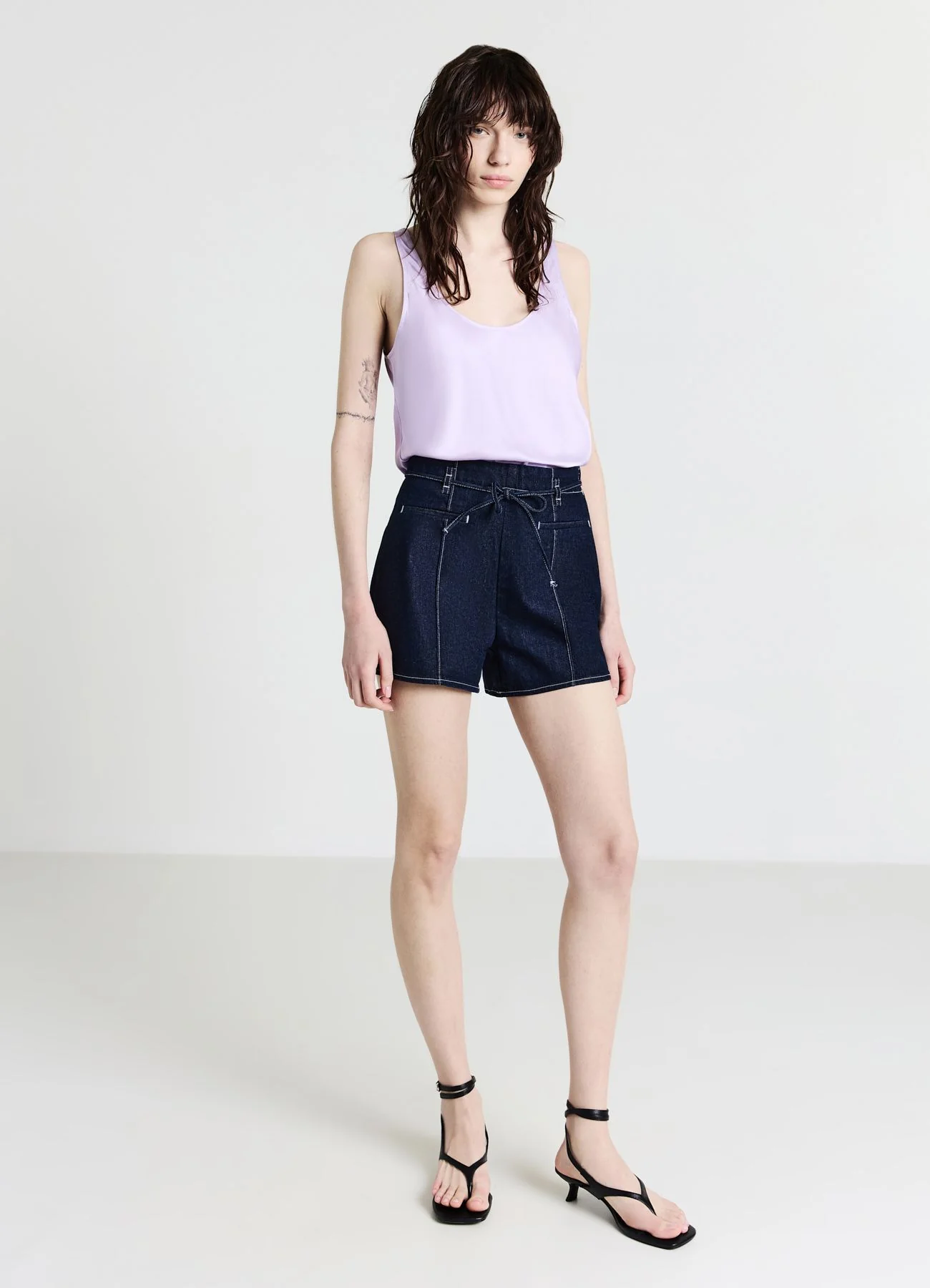 Pantaloncini denim cuciture a contrasto