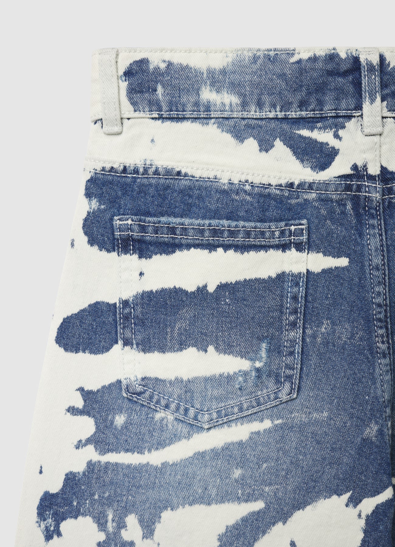 Pantaloncini in denim con stampa tie dye - Image 3