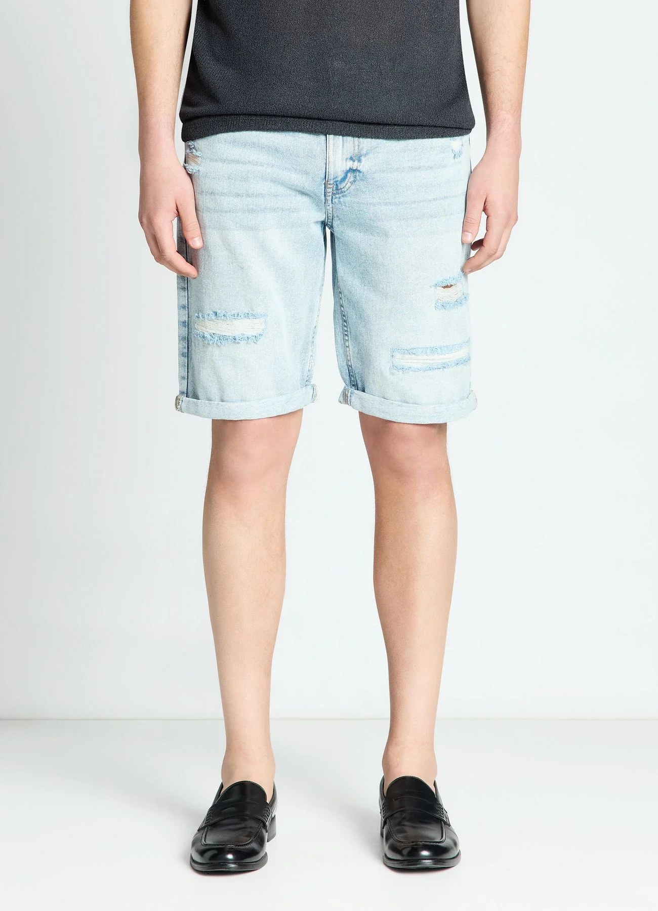 Pantaloncini in denim con strappi