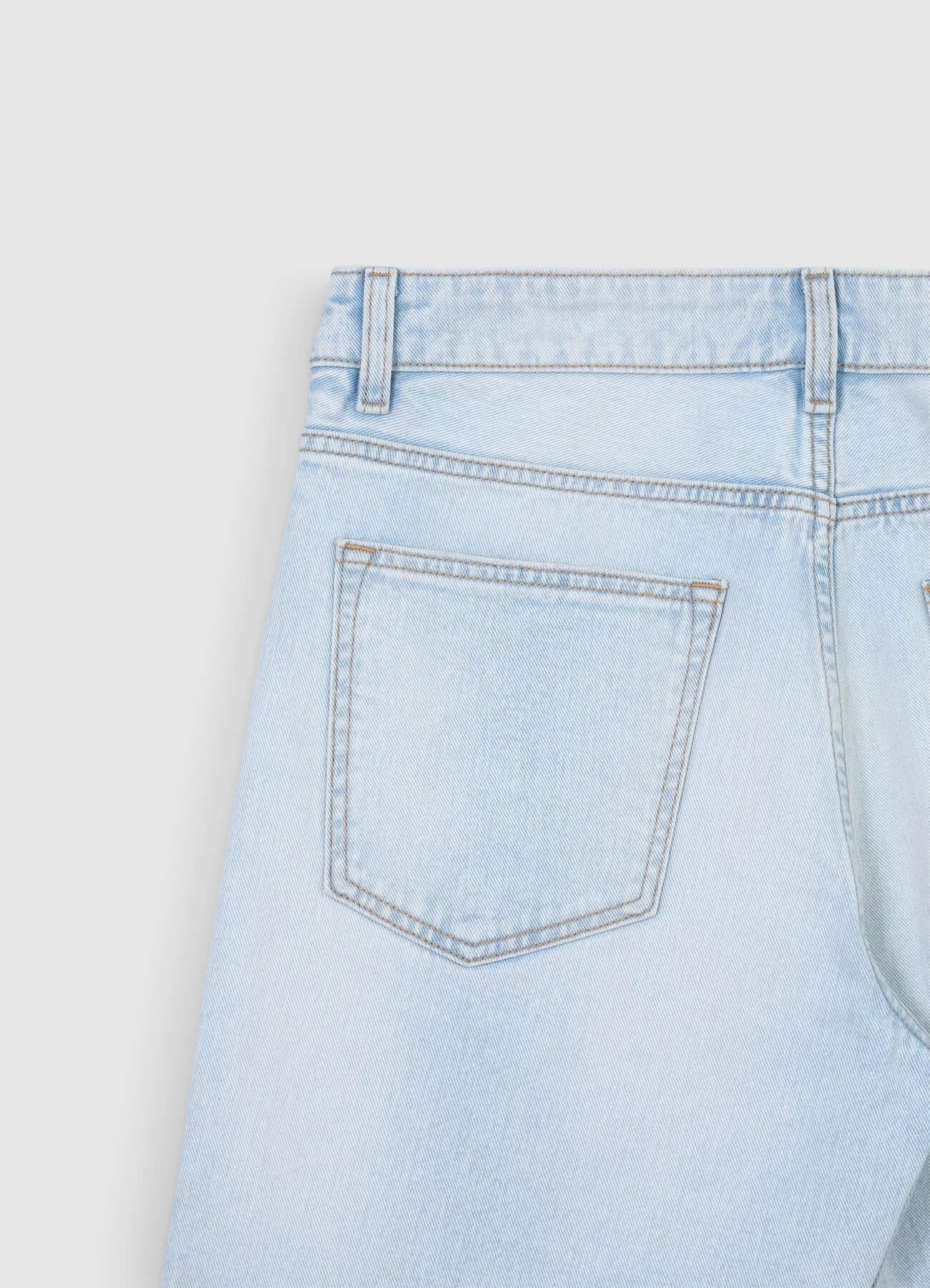 Pantaloncini in denim slavato - Image 5