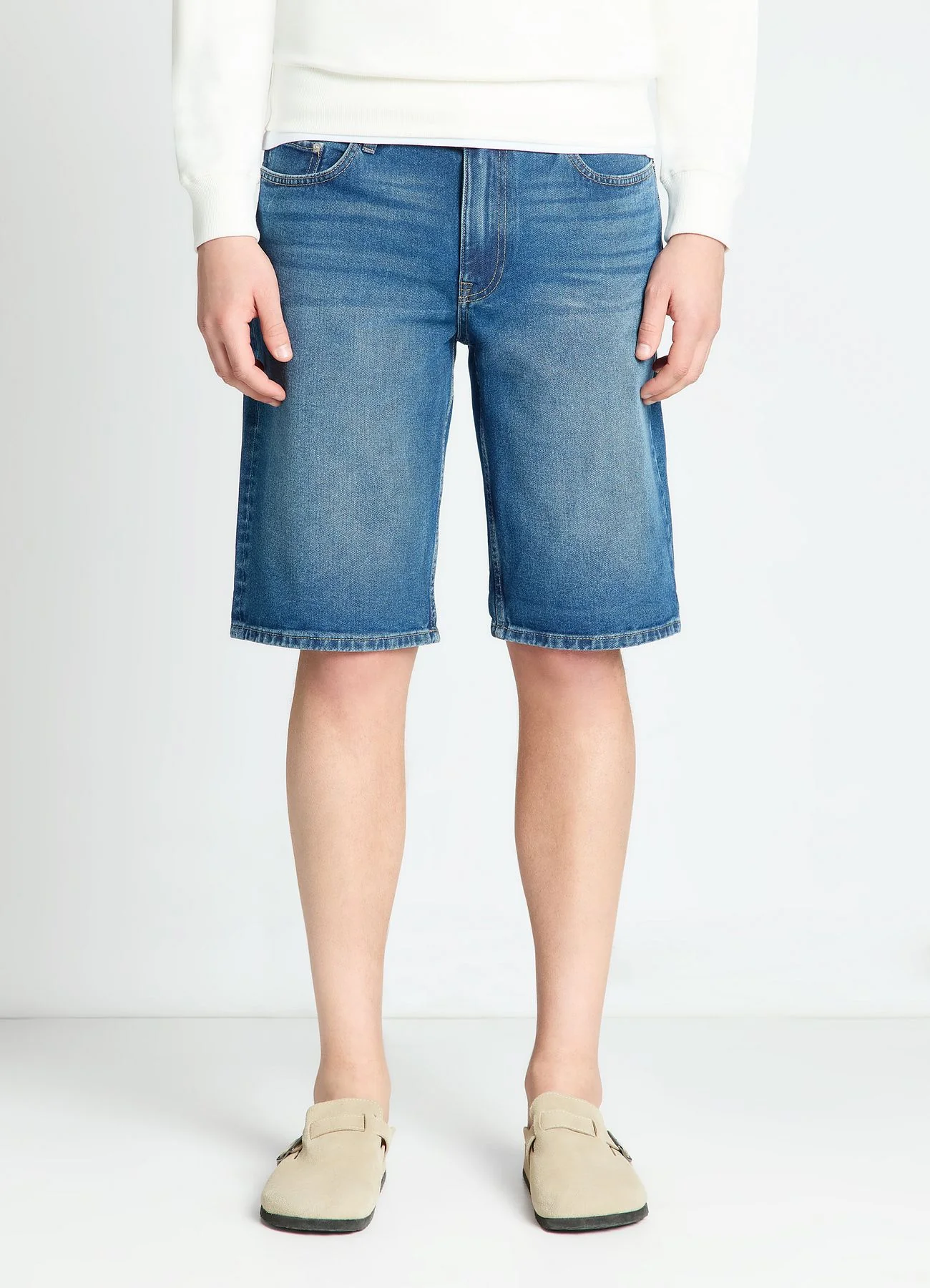 Pantaloncini jeans cinque tasche con risvolto - Image 3