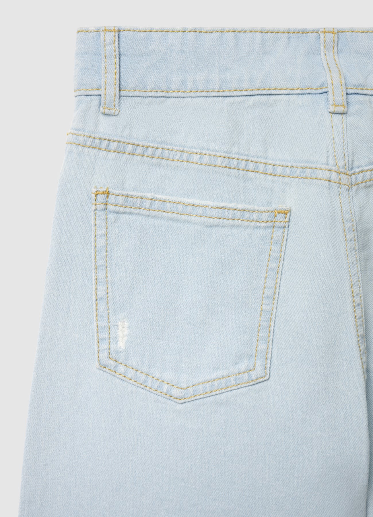 Pantaloncini jeans con strappi - Image 3