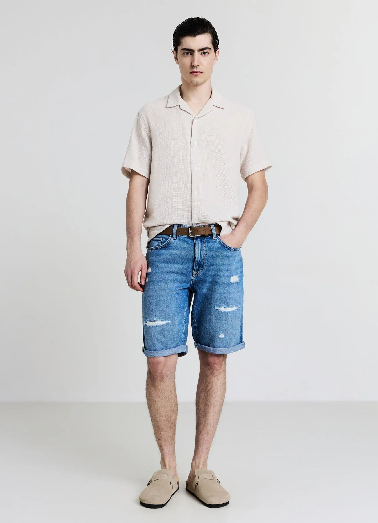 Pantaloncini jeans con strappi - Image 3