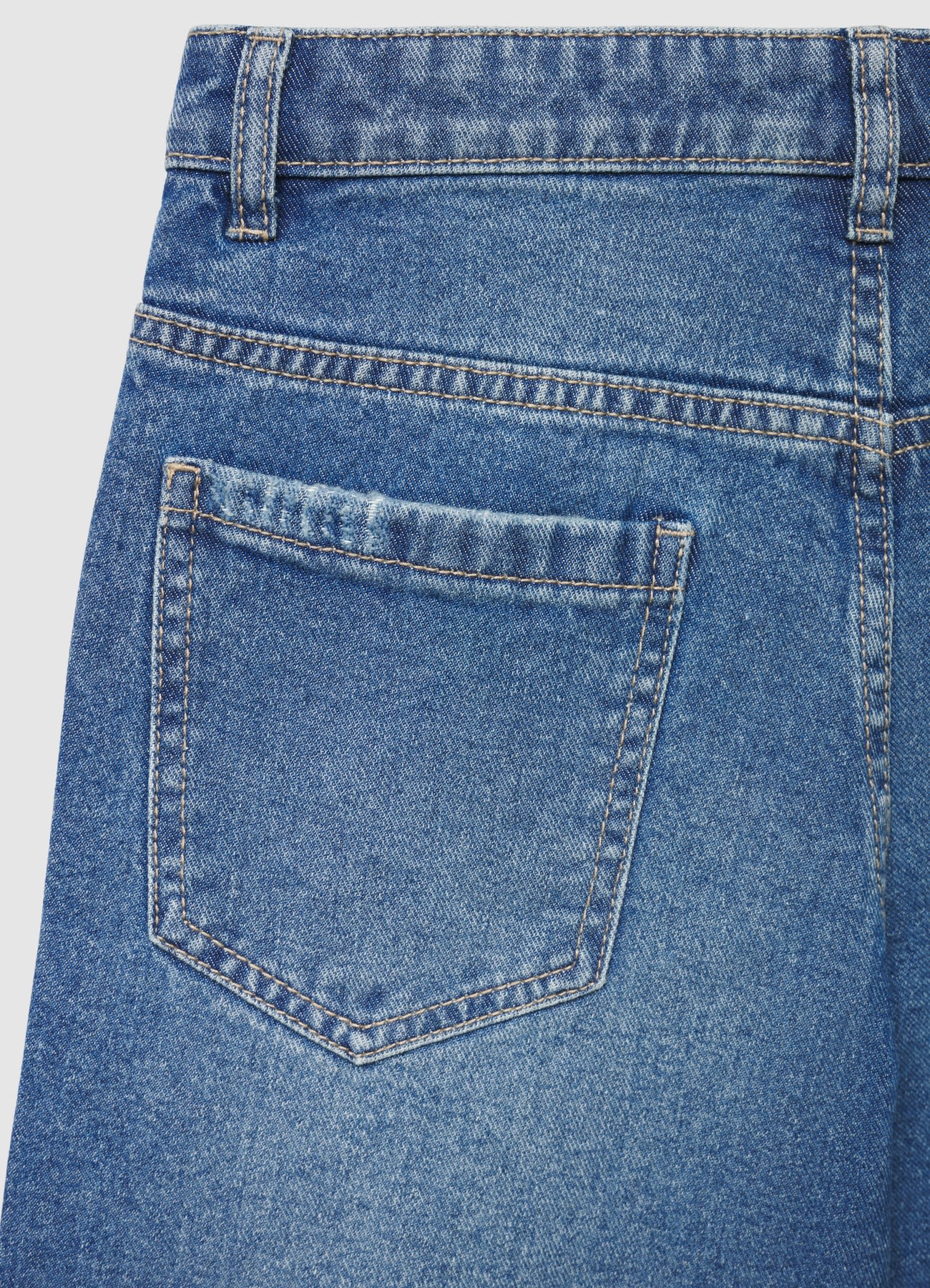 Pantaloncini jeans con strappi - Image 3