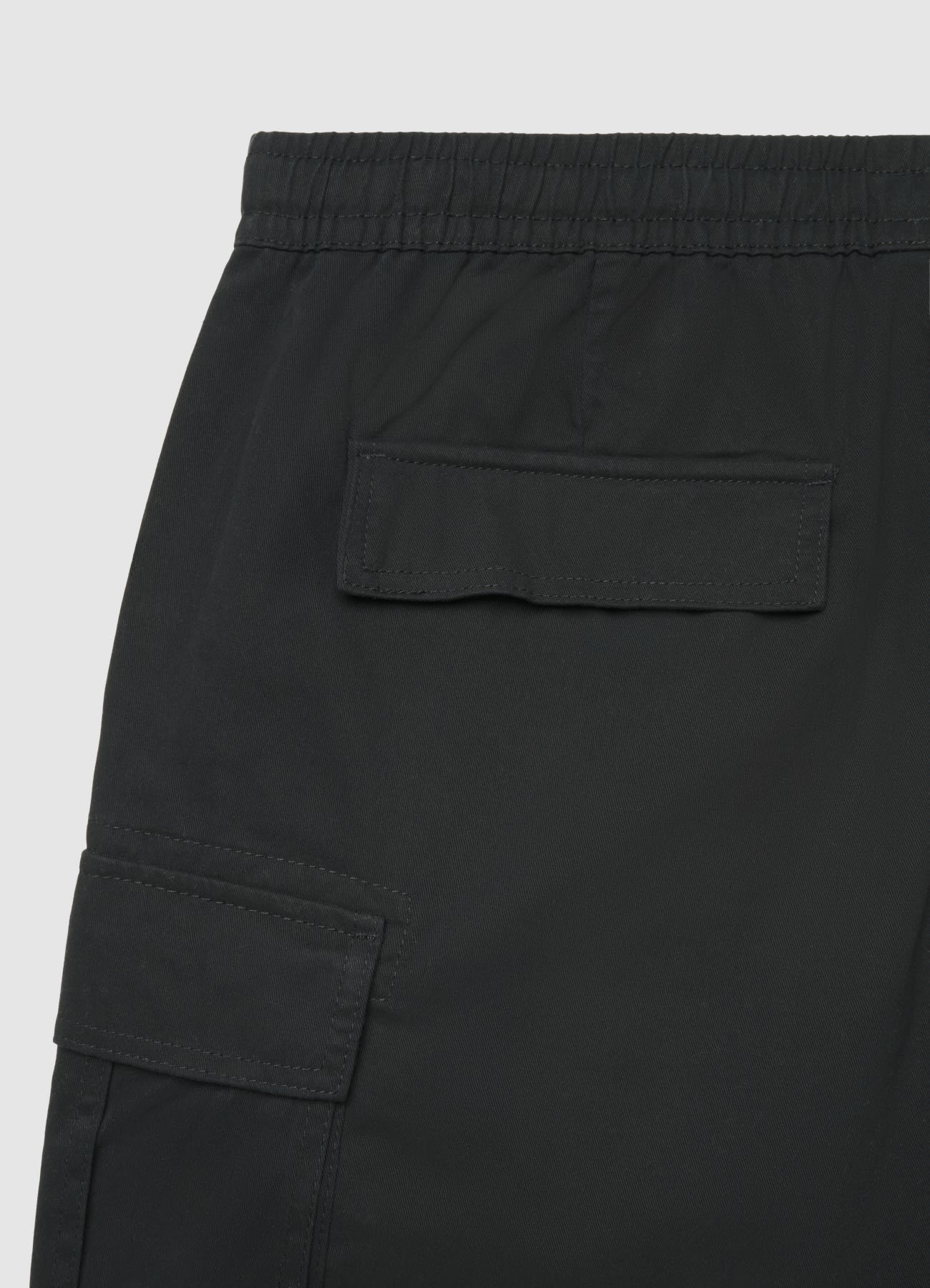 Pantaloncini jogger con tasche cargo - Image 6
