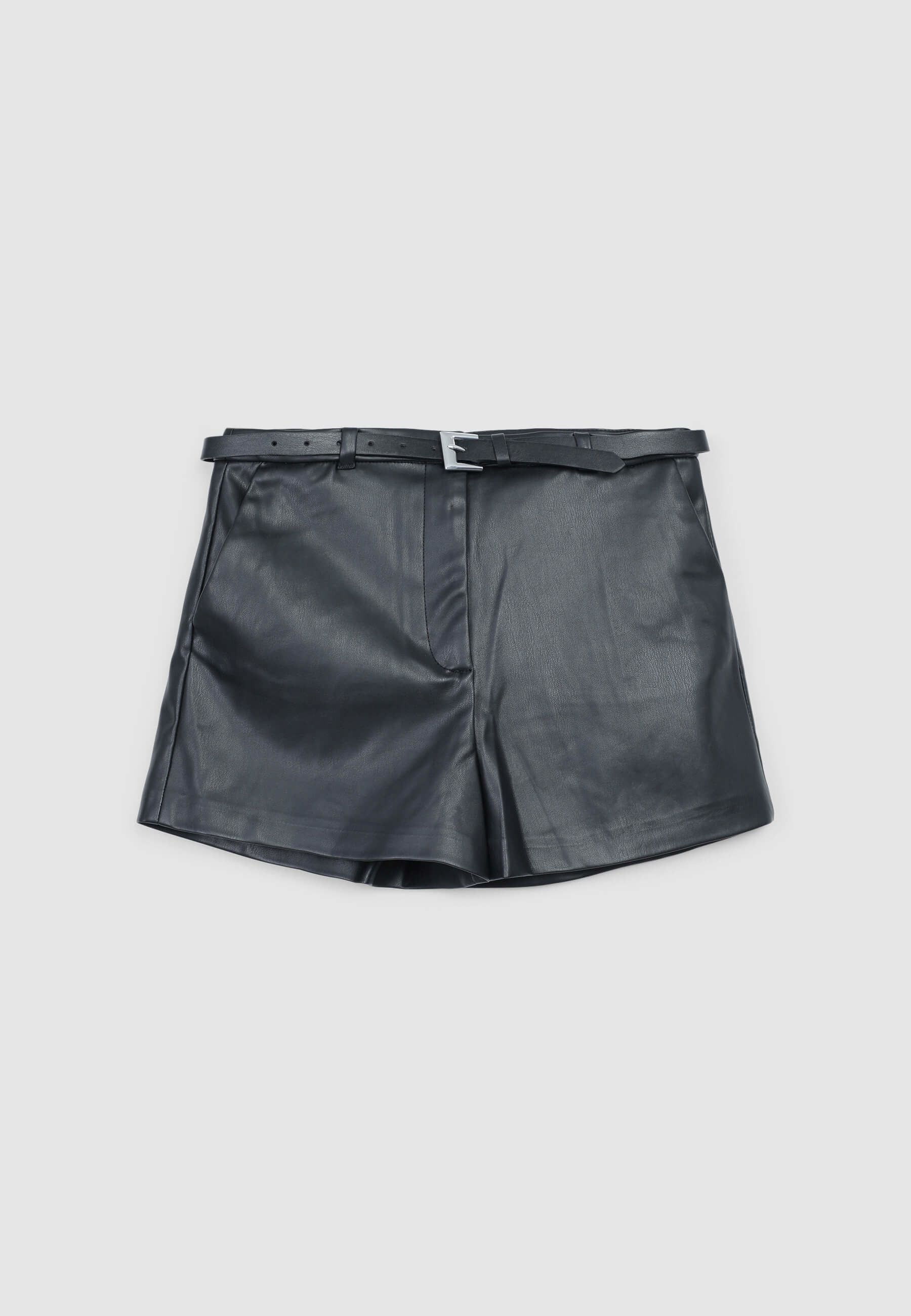 Pantaloncini similpelle con cintura - Image 6