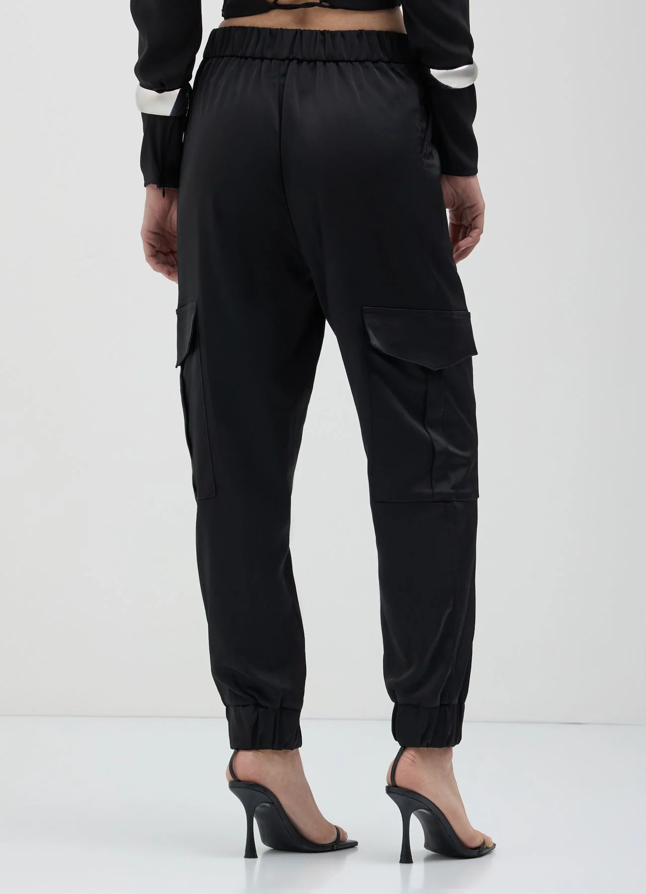 Pantalone cargo satinati