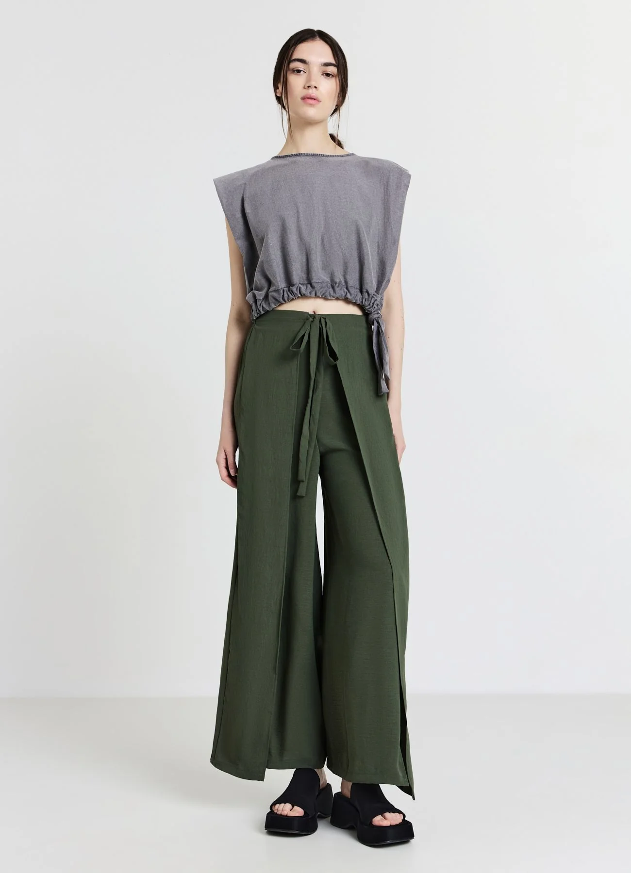 Pantalone con pannelli tinta unita