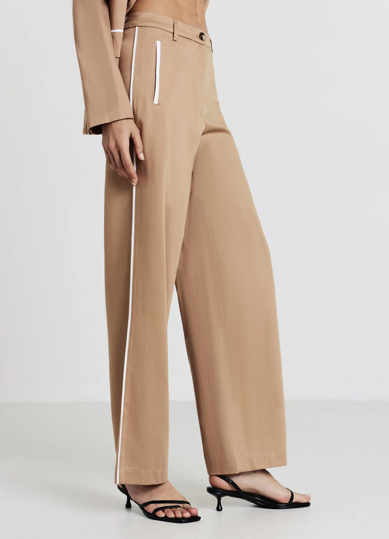 Pantalone profili a contrasto
