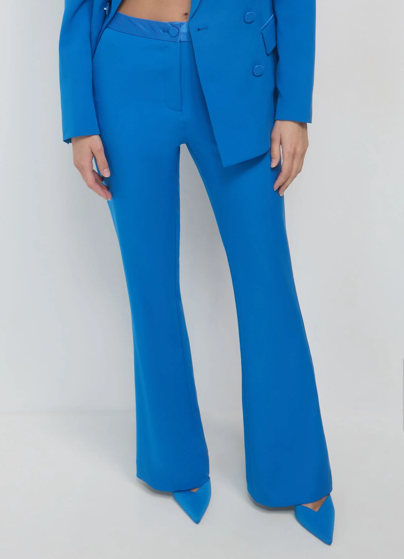 Pantalone zampa fascia simil satin - Image 3