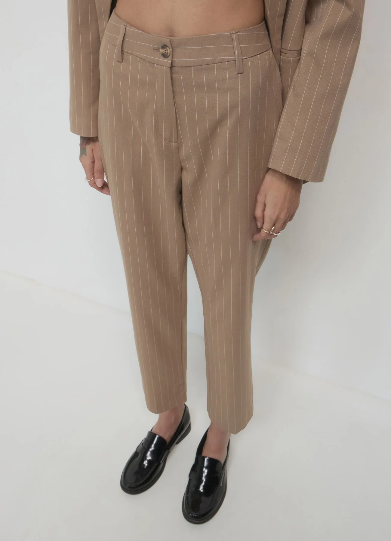 Pantaloni a sigaretta gessati