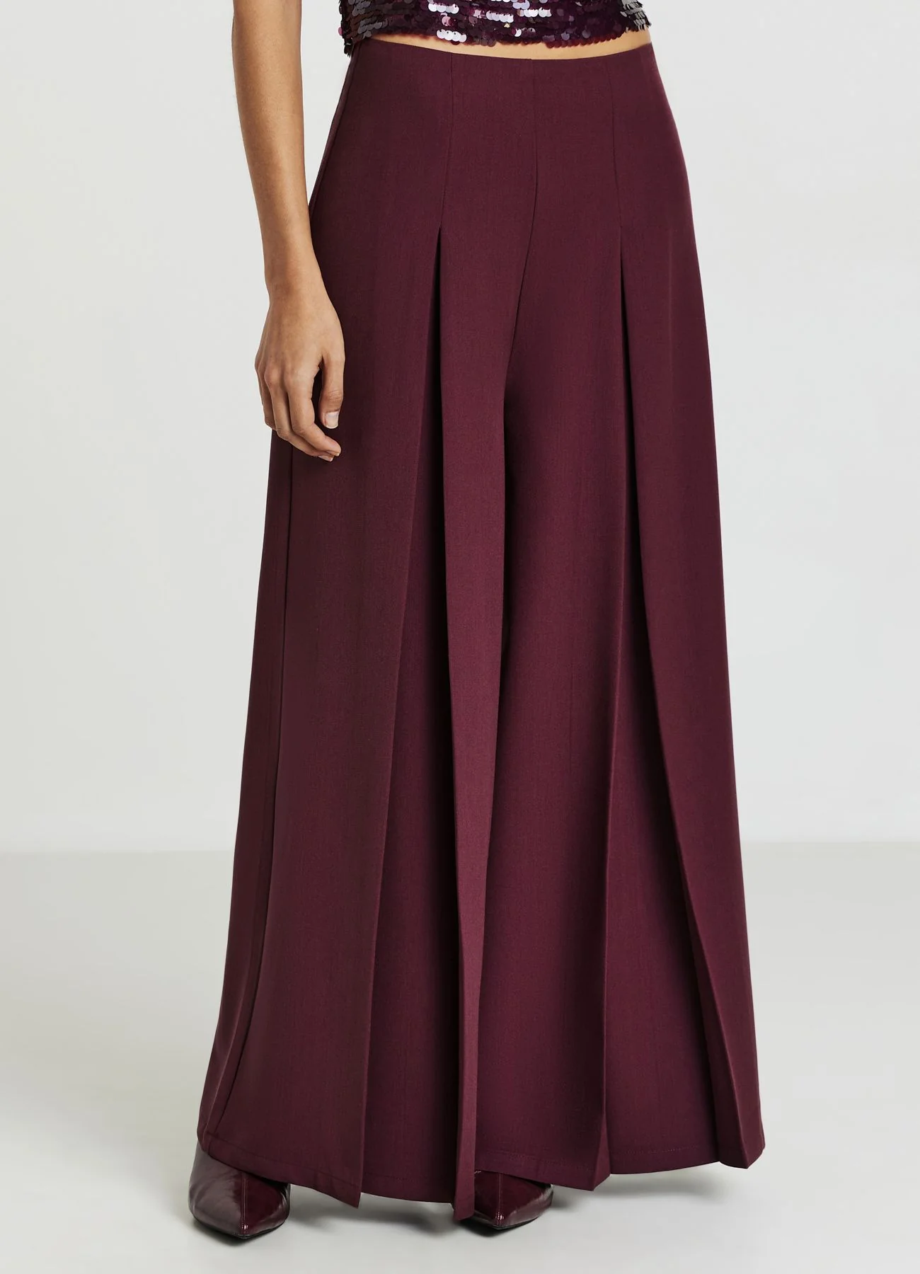 Pantaloni ampi con pieghe - Image 2