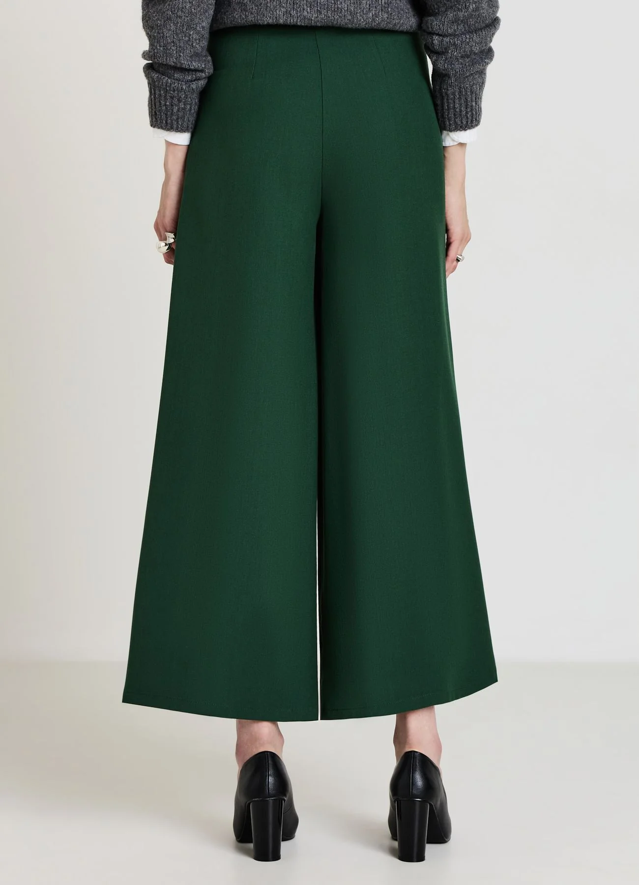 Pantaloni ampi con pieghe - Image 3