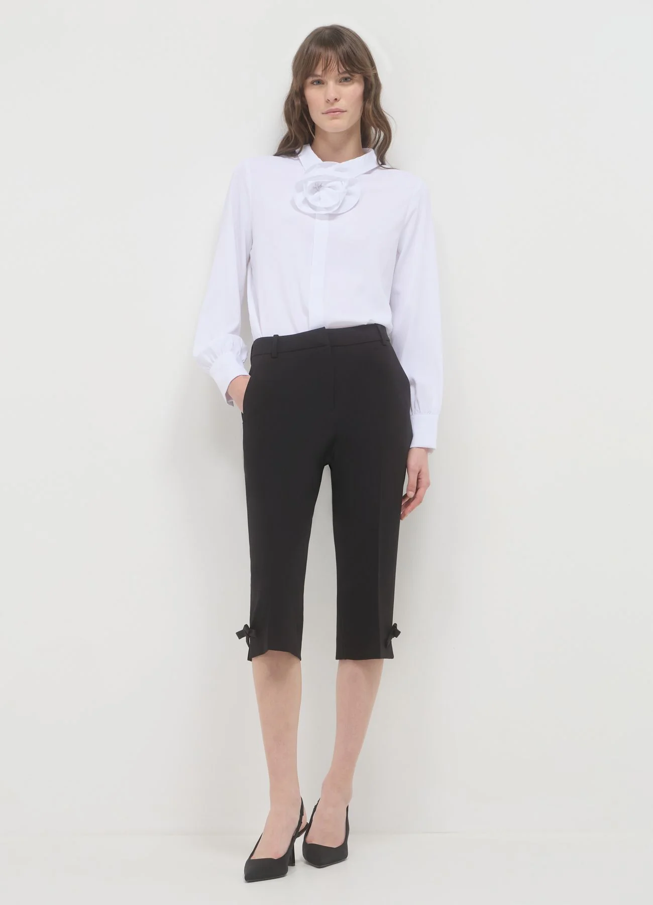 Pantaloni capri con fiocchetti