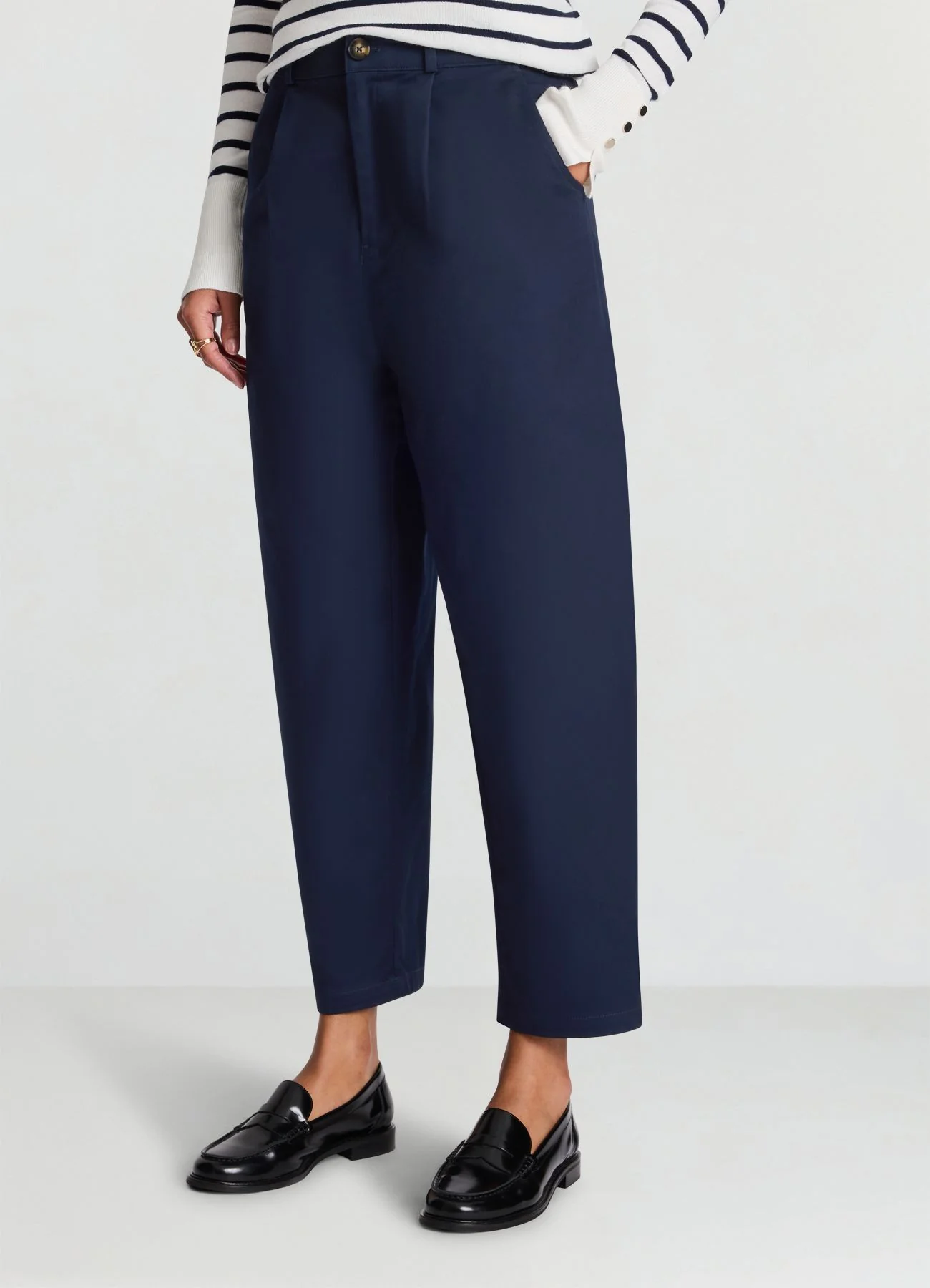 Pantaloni carrot in cotone rasatello