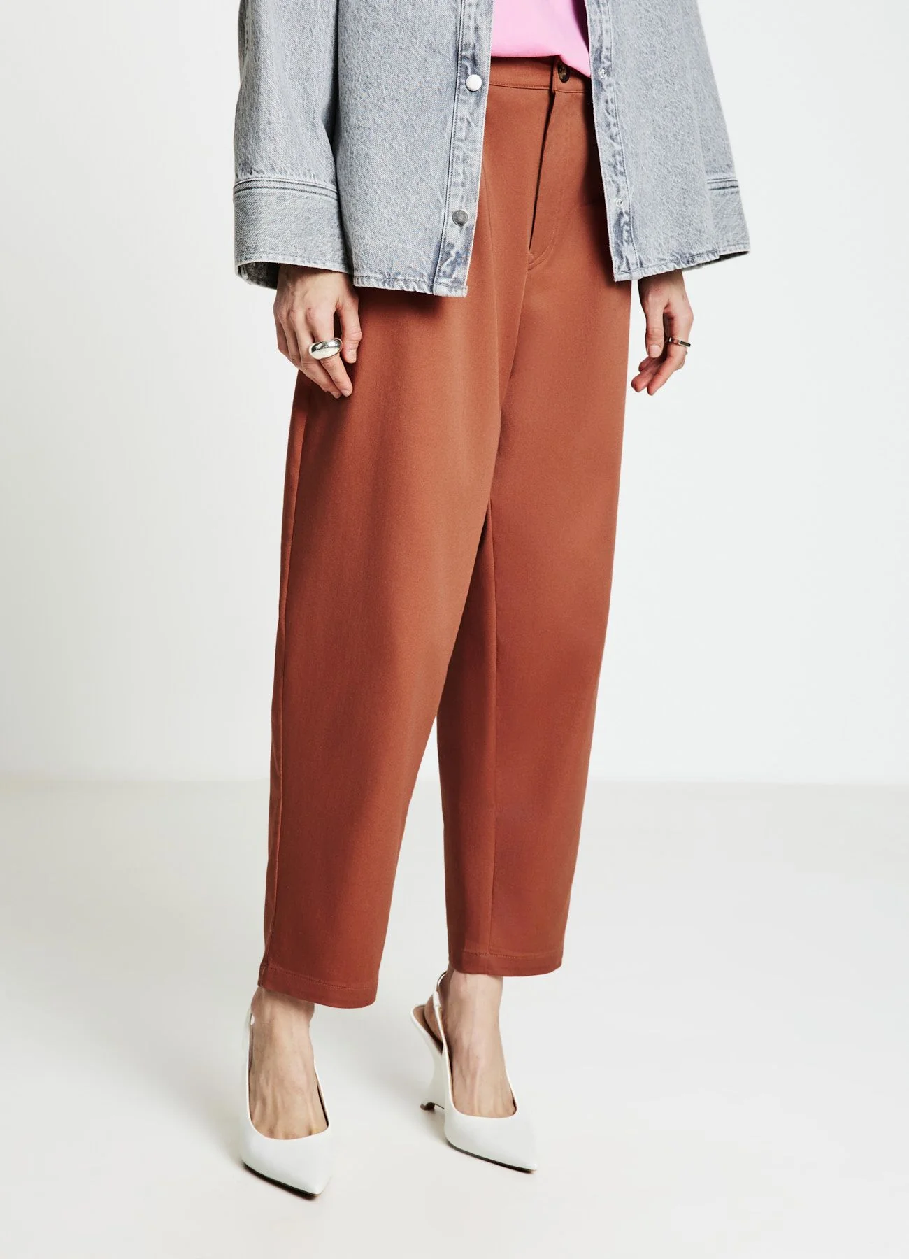 Pantaloni carrot in cotone rasatello - Image 2