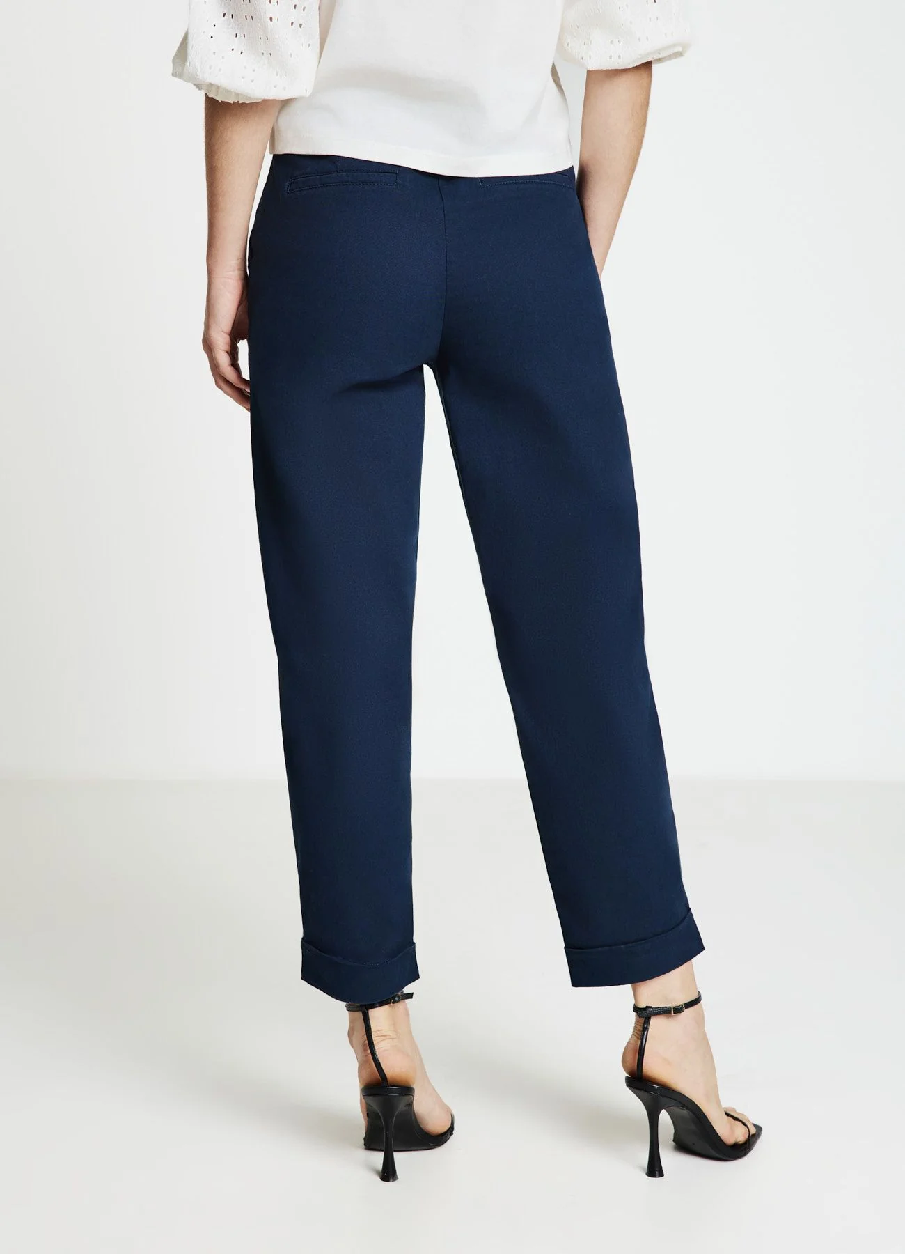 Pantaloni chino con cintura intrecciata