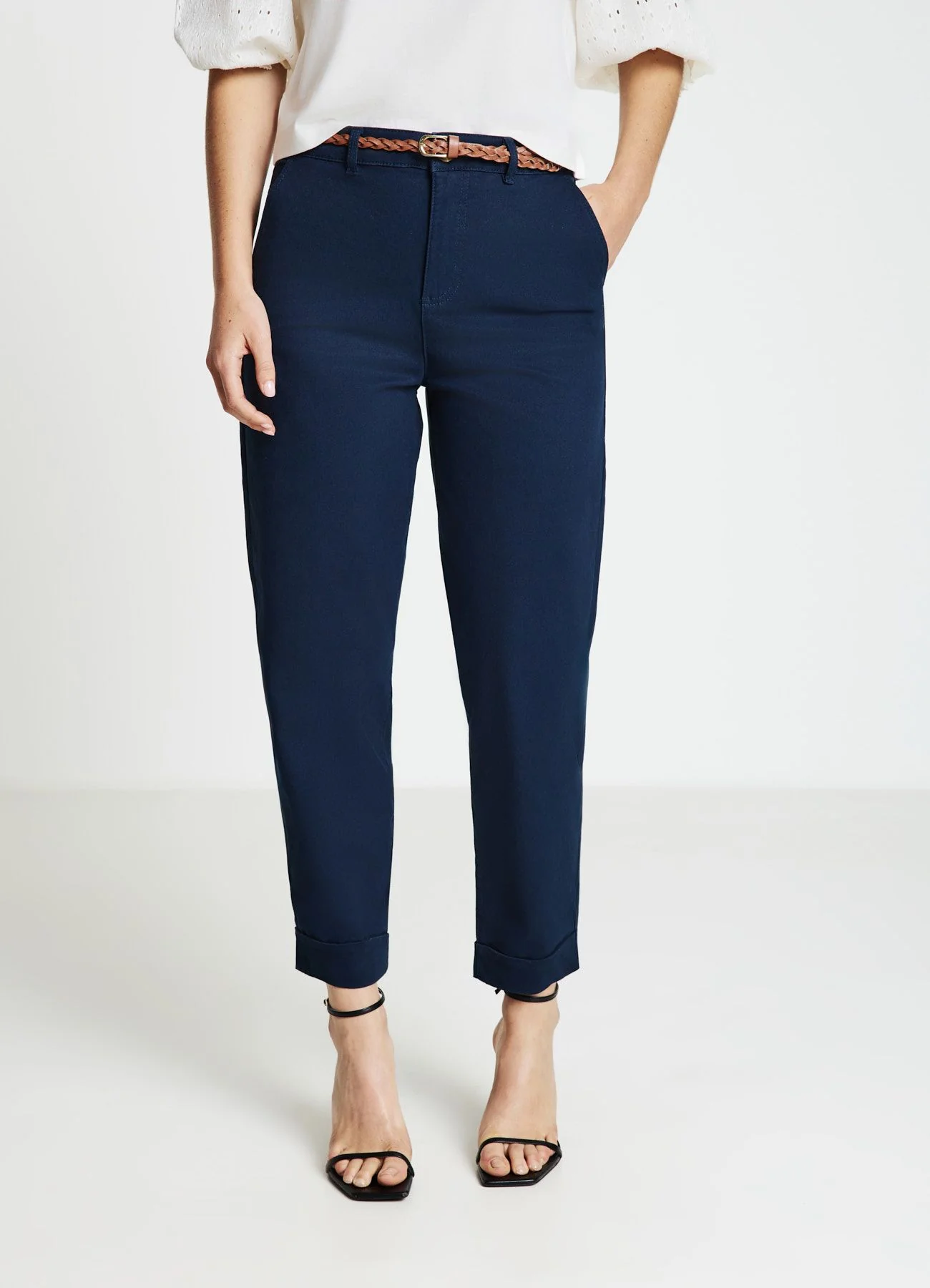 Pantaloni chino con cintura intrecciata - Image 2