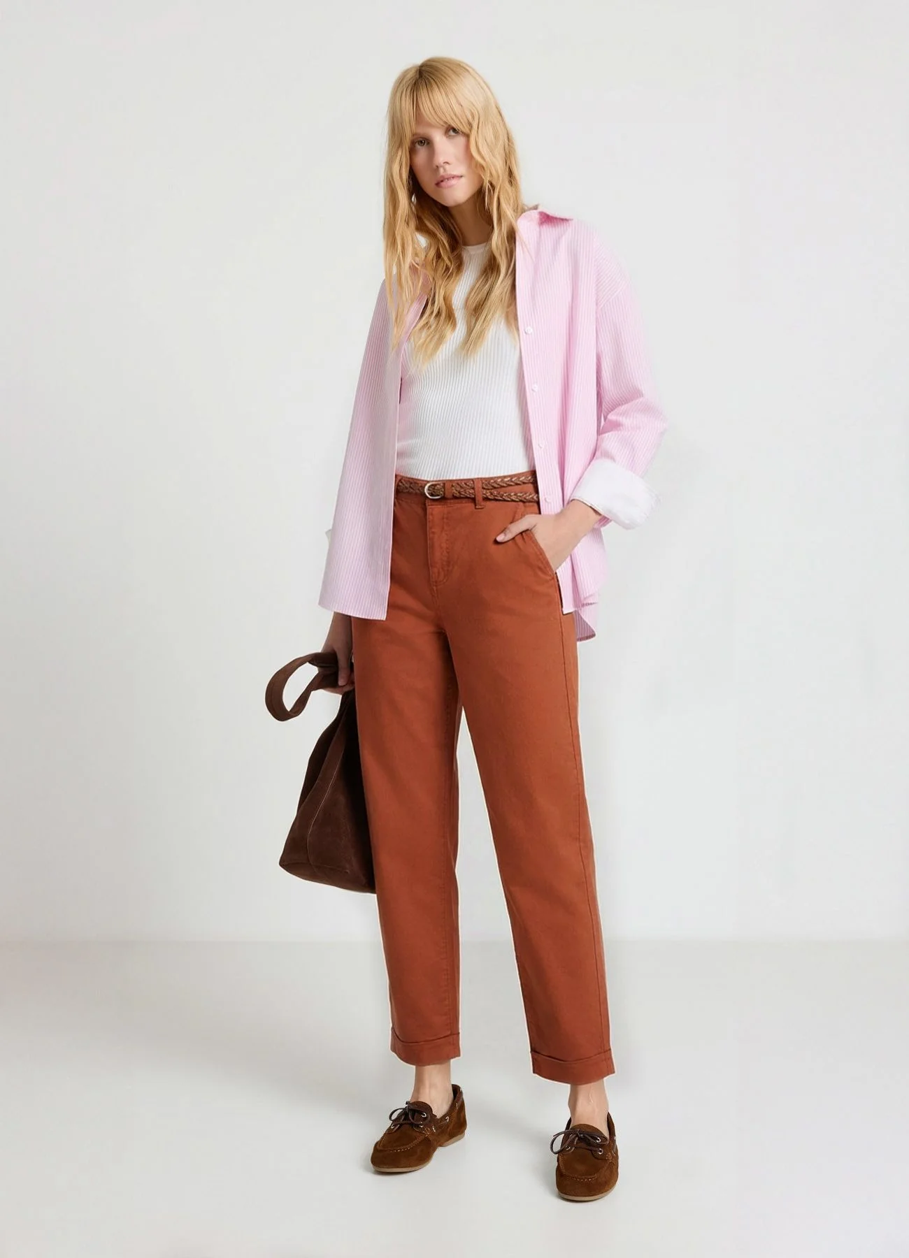 Pantaloni chino con cintura intrecciata