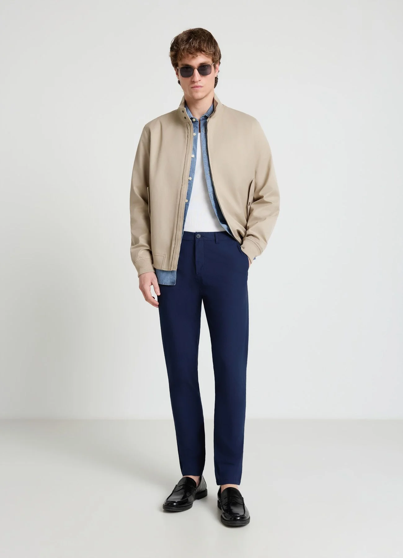 Pantaloni chino con elastico in vita