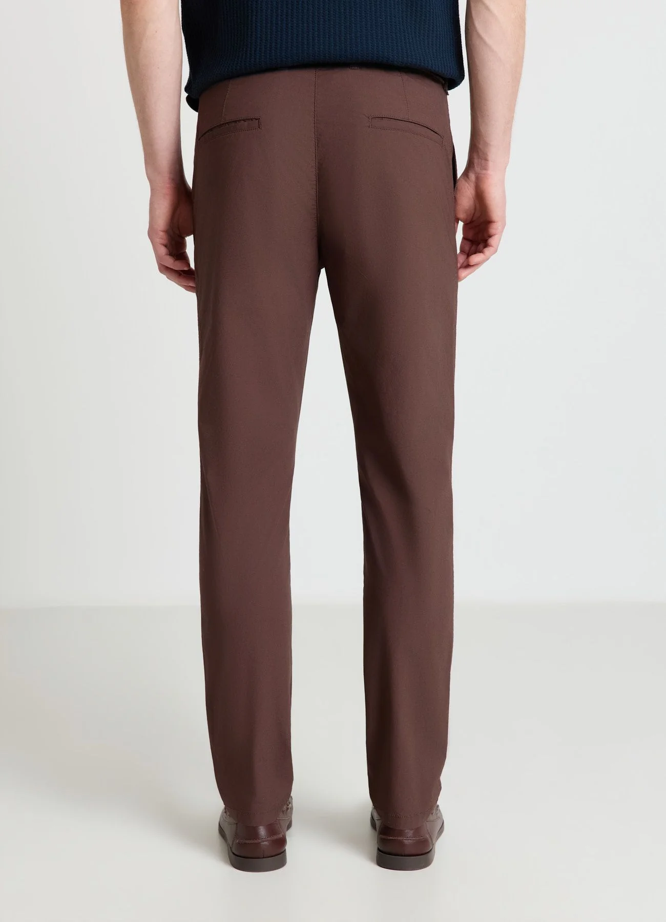 Pantaloni chino con elastico in vita