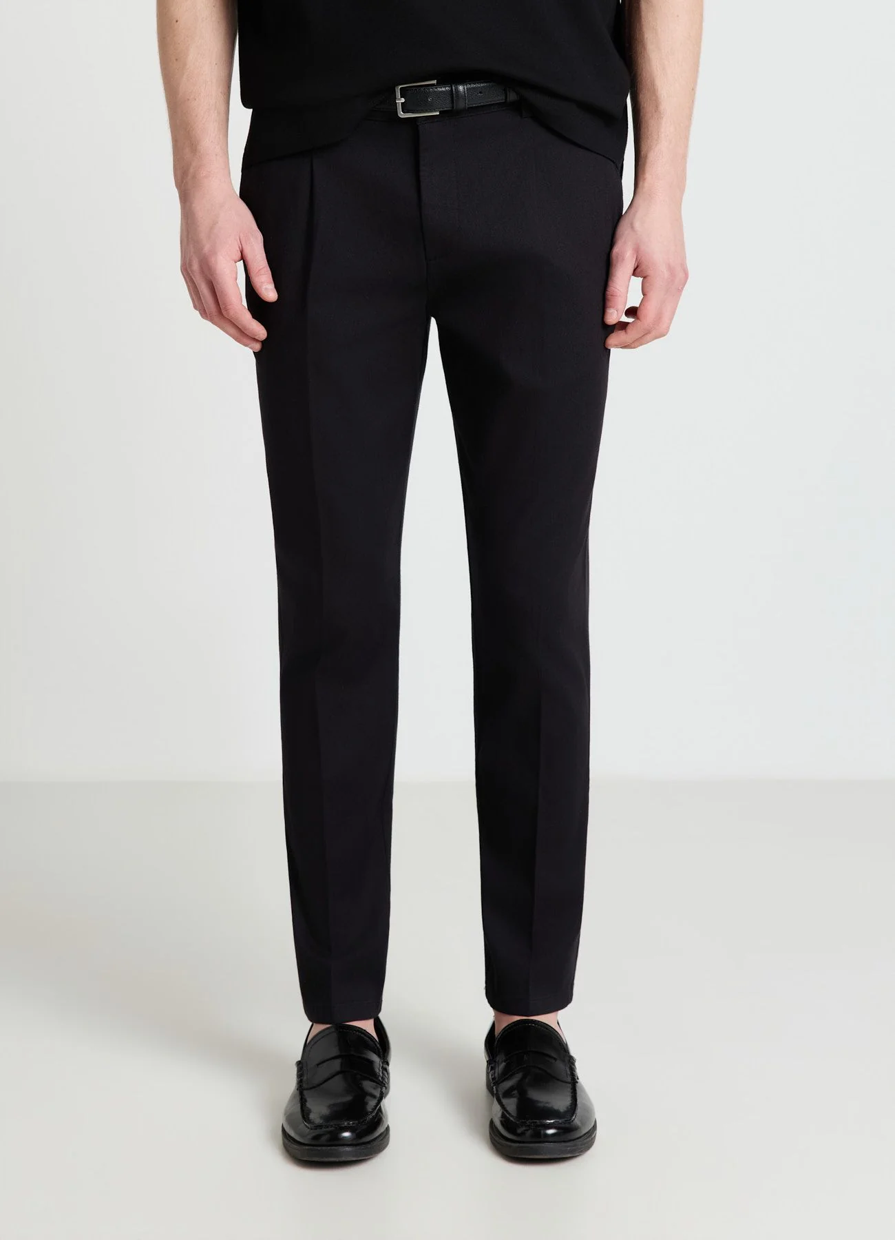 Pantaloni chino con vita elastica