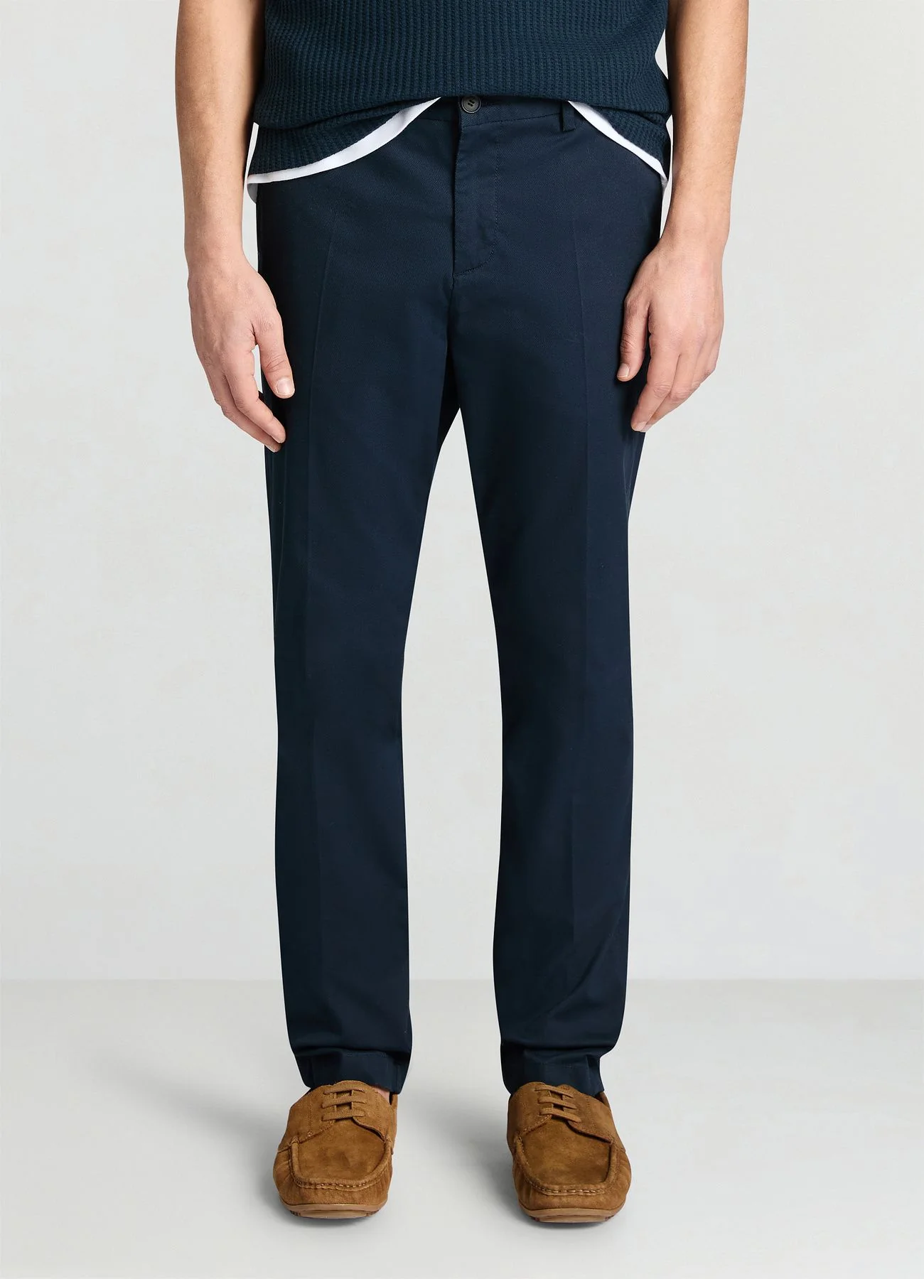 Pantaloni chino in tessuto operato - Image 2
