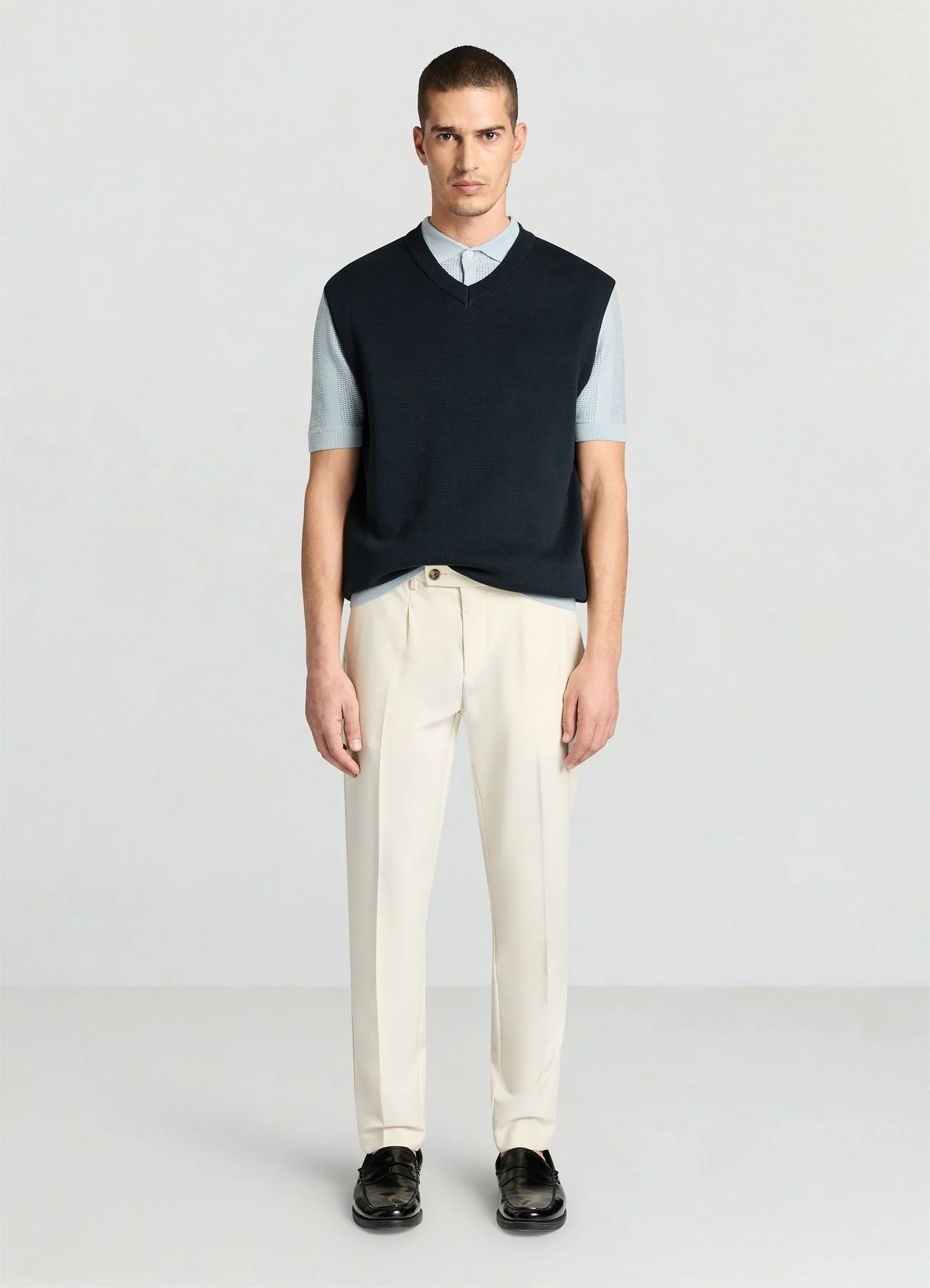 Pantaloni con pinces e tasche americane