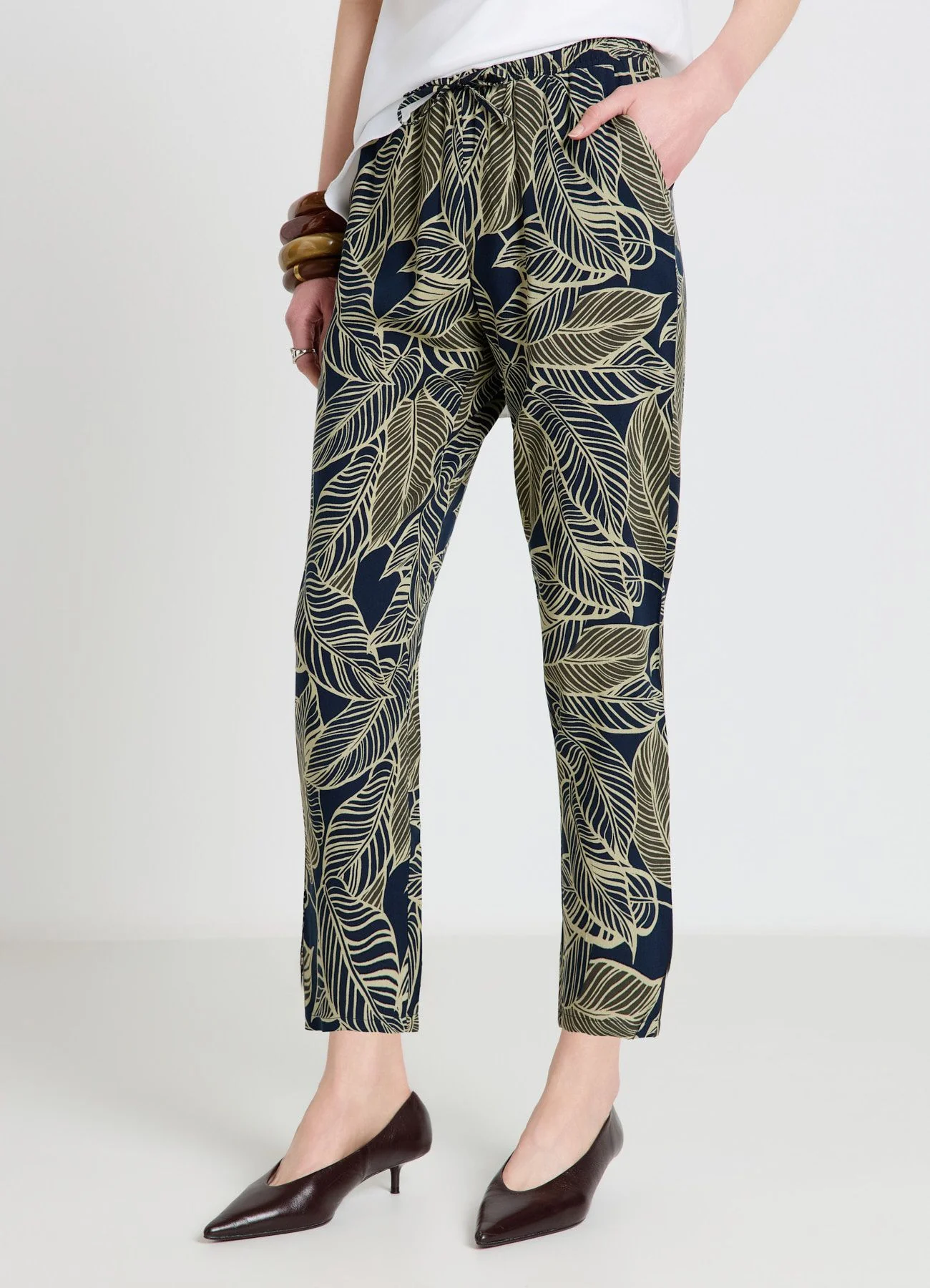 Pantaloni con stampa fogliame e coulisse - Image 2