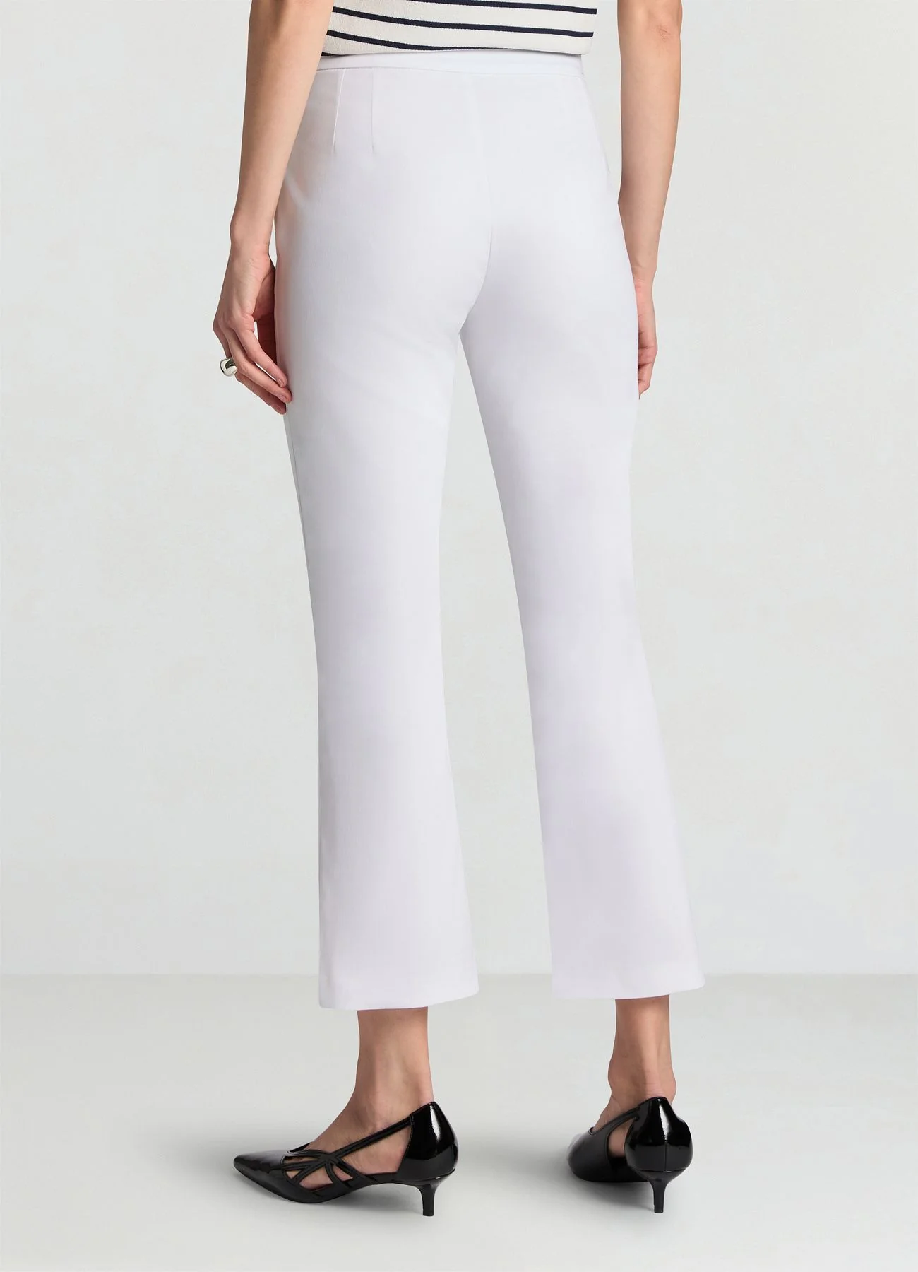 Pantaloni cropped flare tinta unita