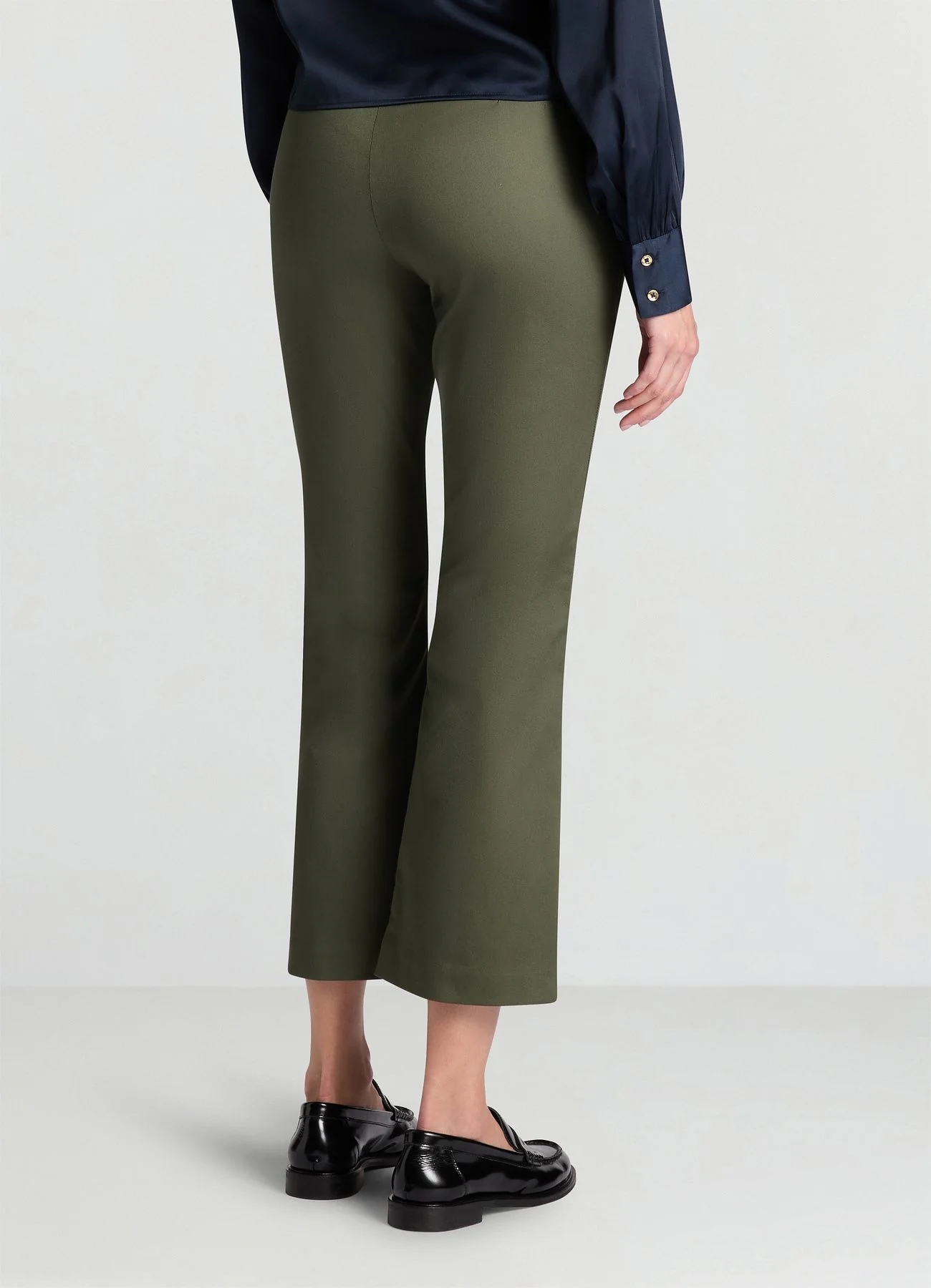 Pantaloni cropped flare tinta unita