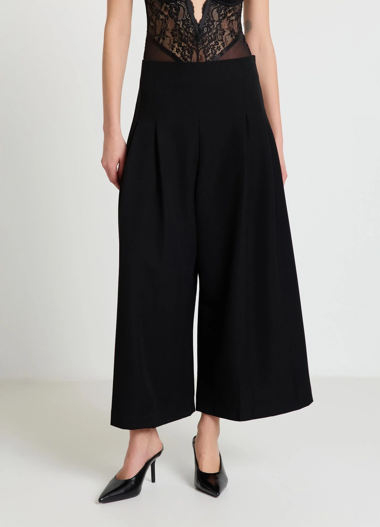 Pantaloni culotte con pieghe - Image 2