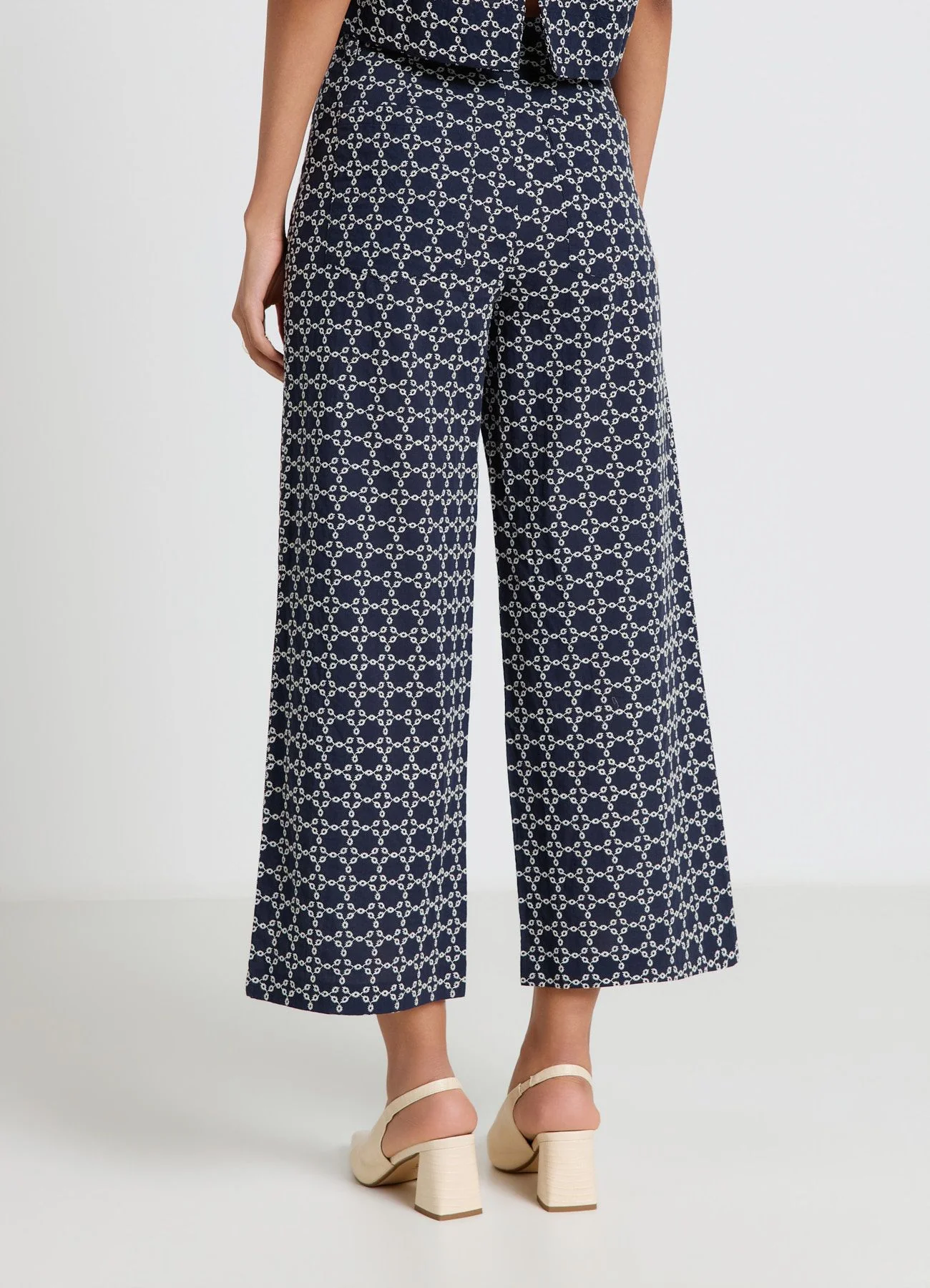 Pantaloni culotte con ricamo