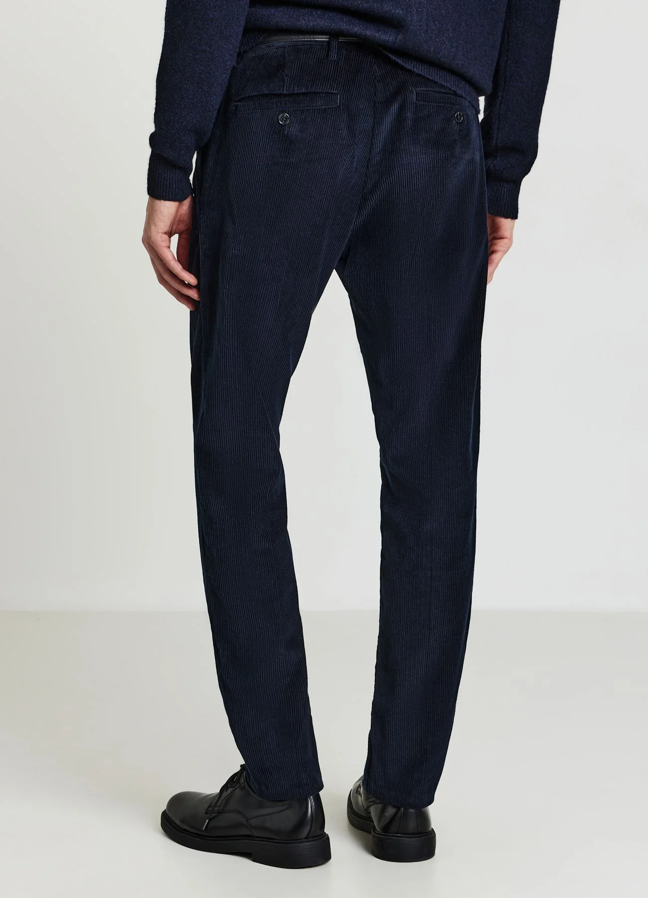 Pantaloni effetto velluto con doppia pinces - Image 3