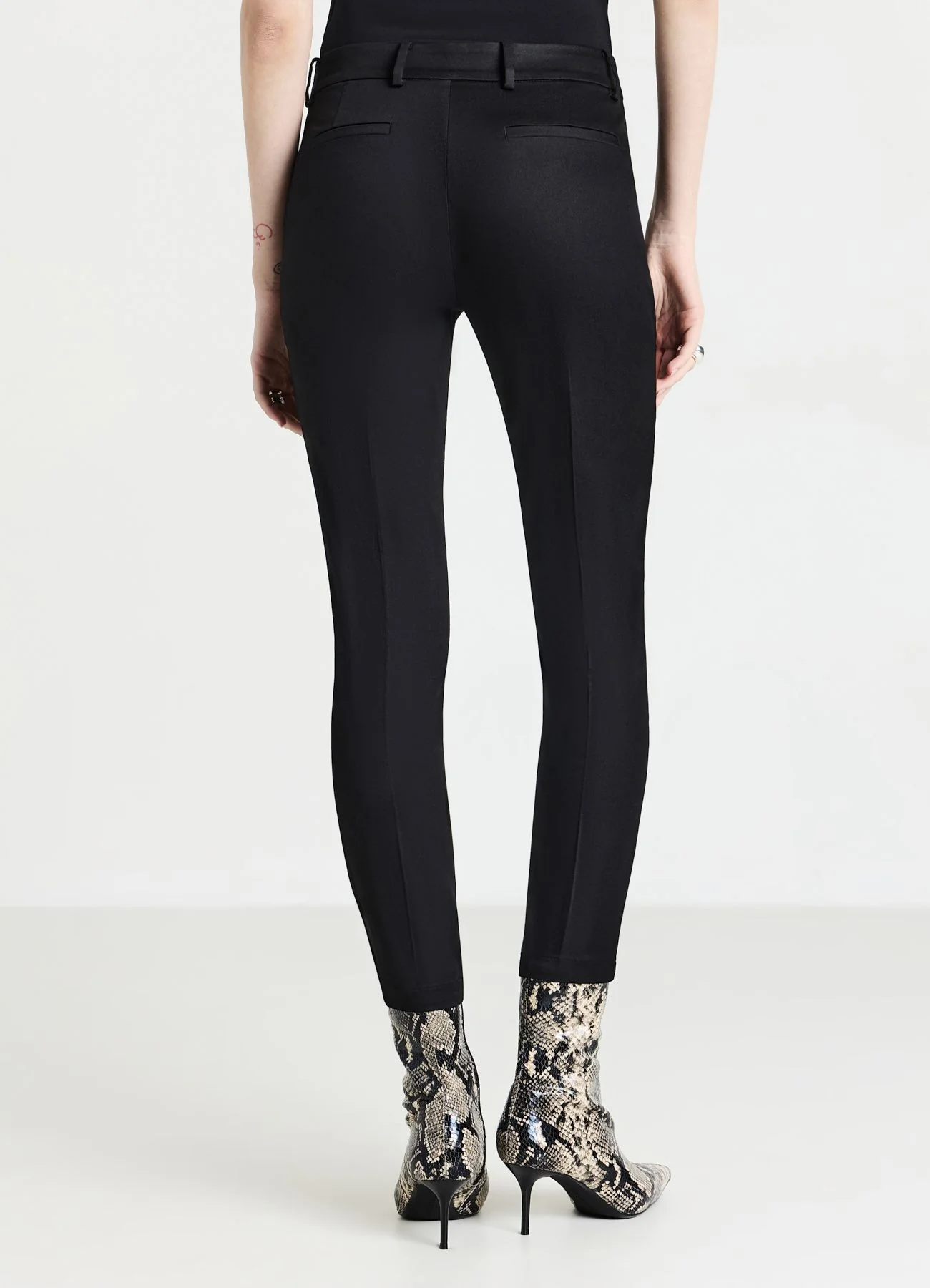 Pantaloni in rasatello tinta unita