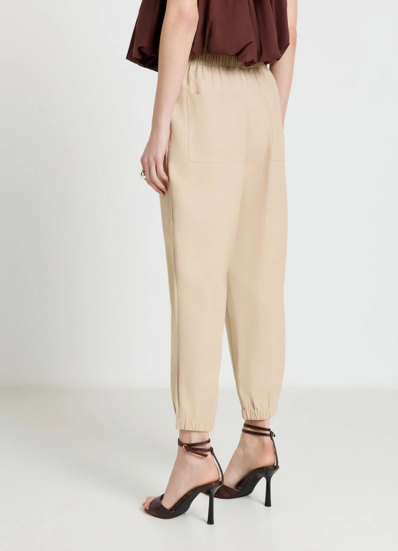Pantaloni jogger con coulisse e tasche applicate - Image 3