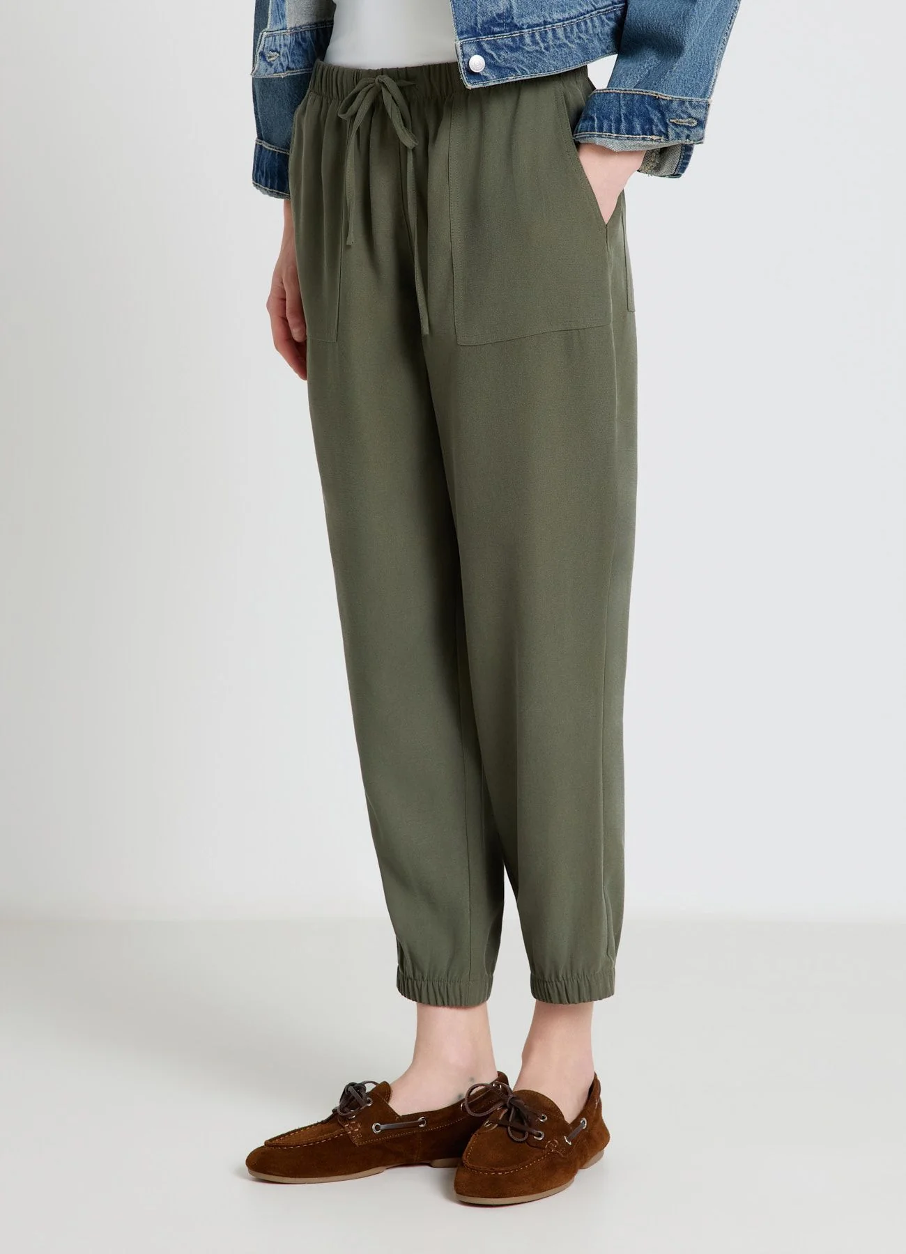 Pantaloni jogger con coulisse e tasche applicate - Image 2