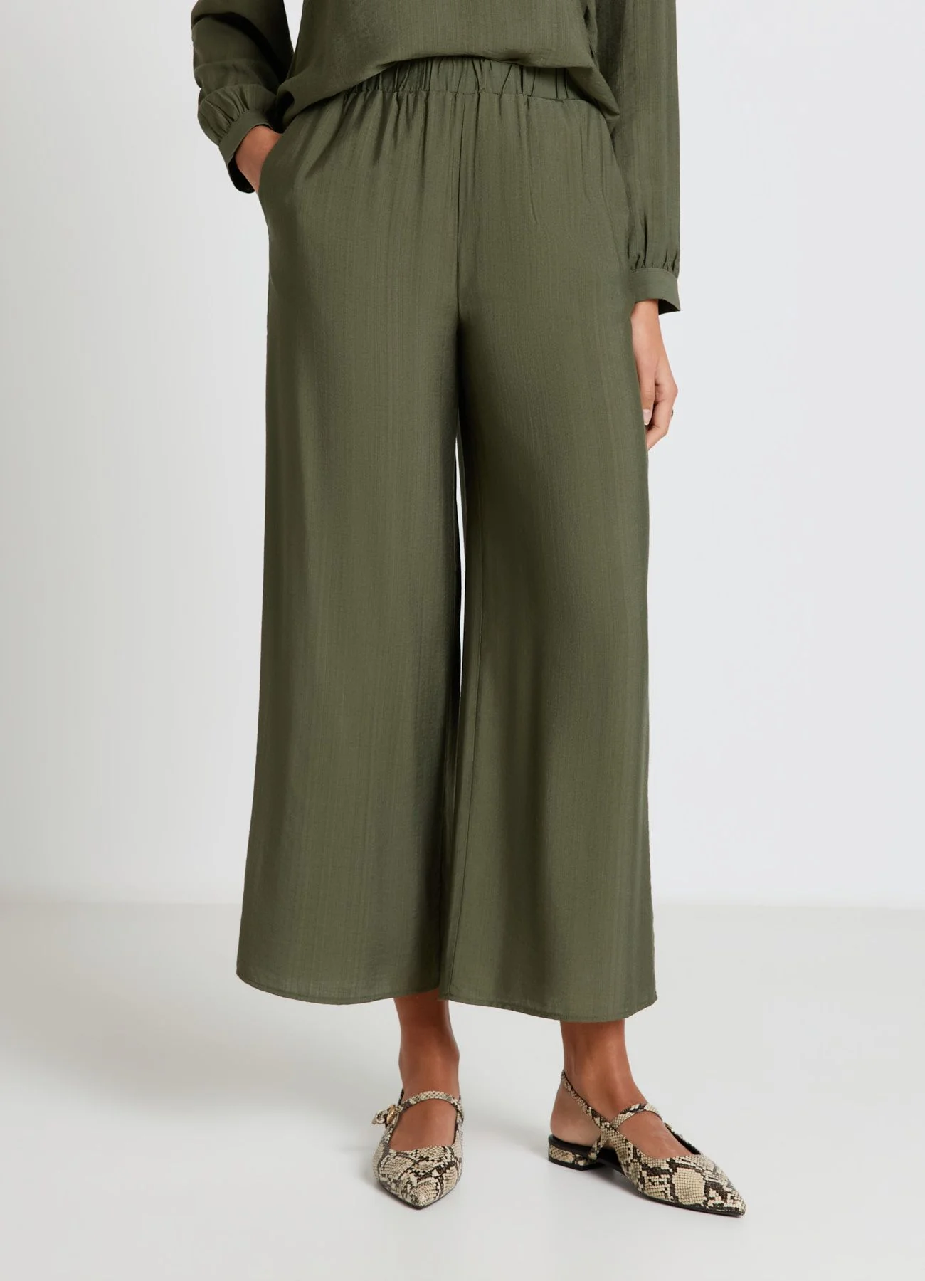 Pantaloni palazzo a tinta unita con elastico in vita - Image 3