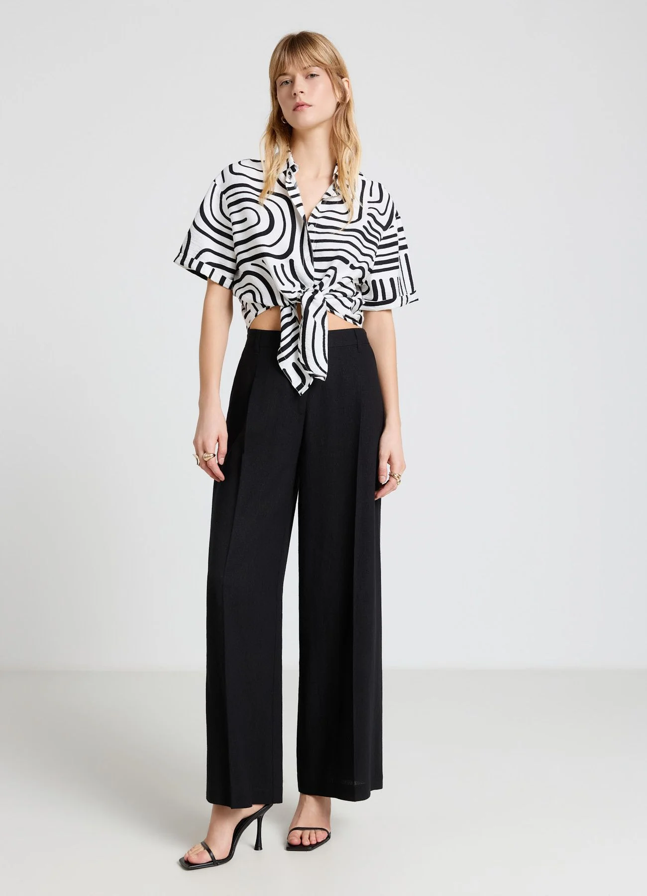 Pantaloni palazzo a vita elasticizzata