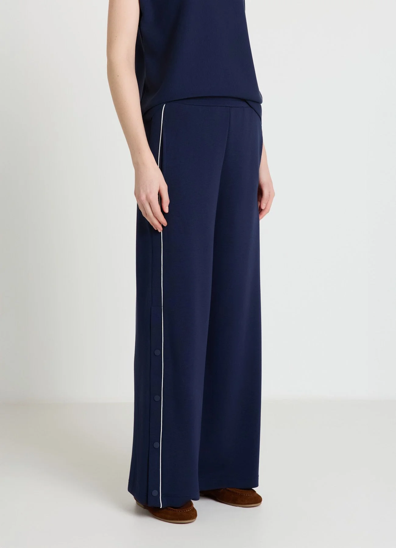 Pantaloni palazzo con bottoni laterali - Image 3