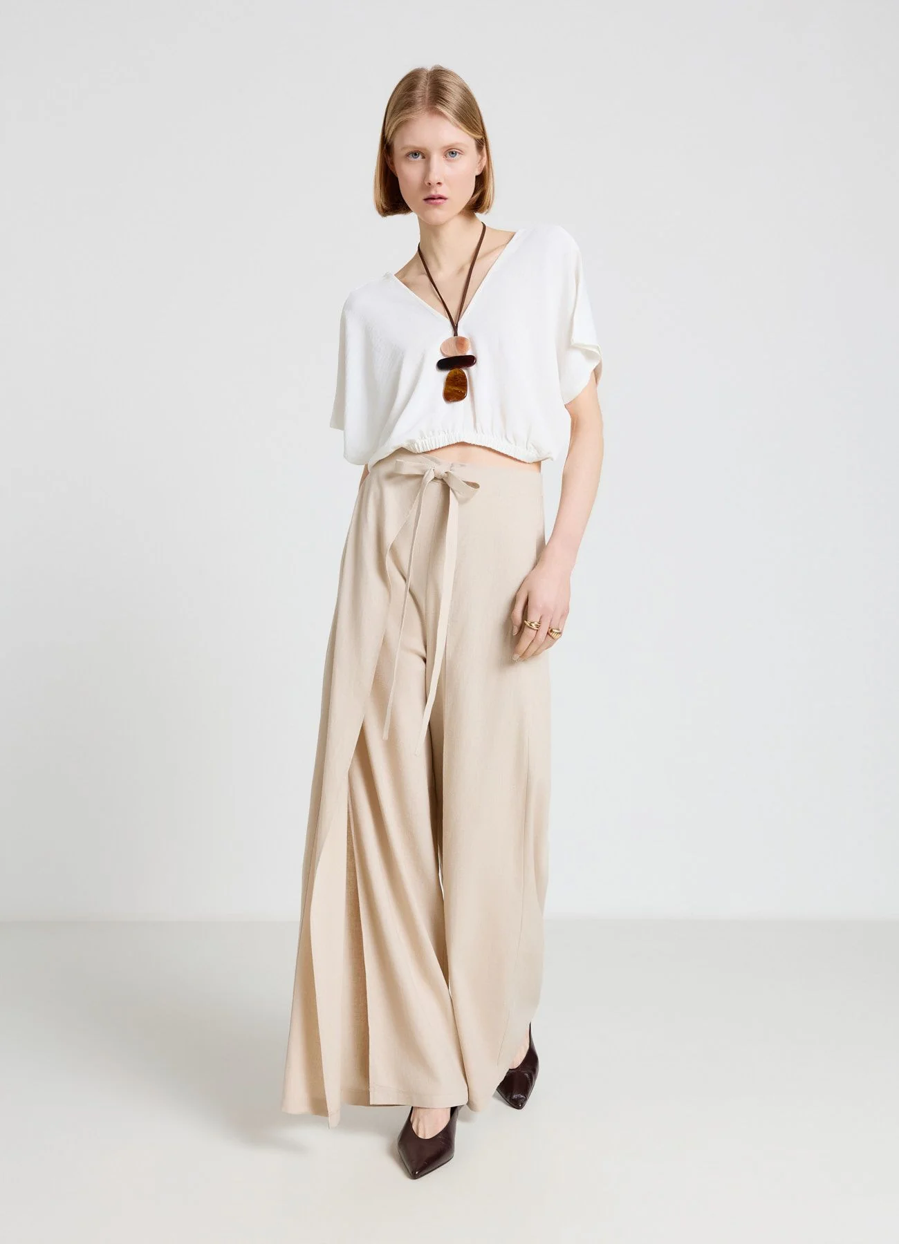 Pantaloni palazzo con cintura annodata