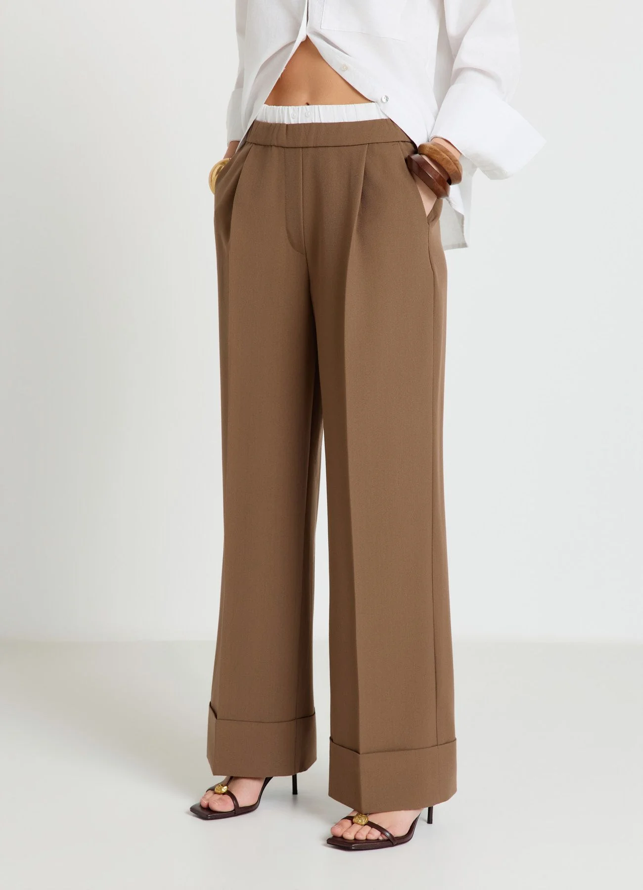 Pantaloni palazzo con risvolto e fascia in vita - Image 3