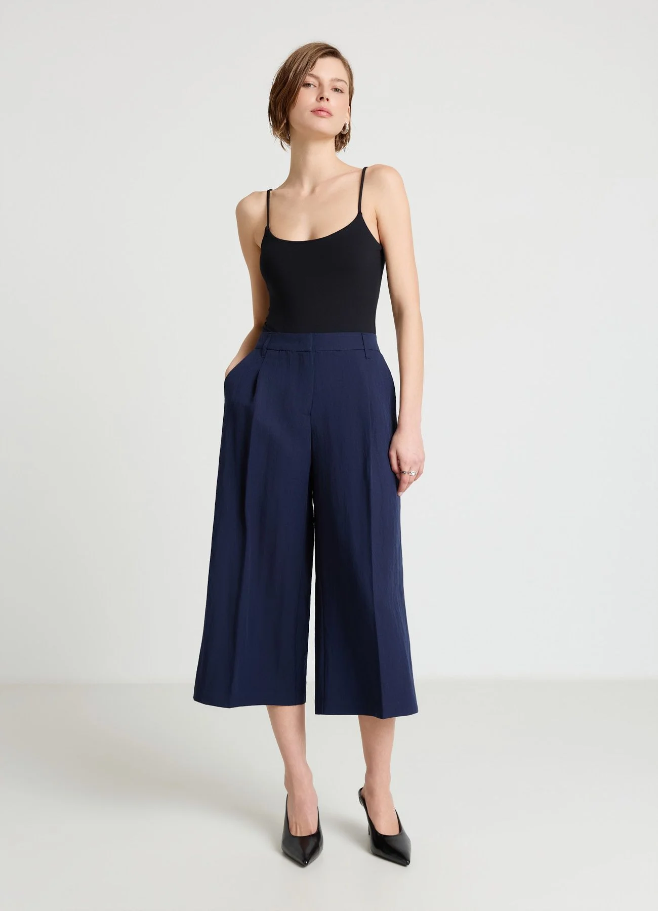 Pantaloni palazzo crop a tinta unita