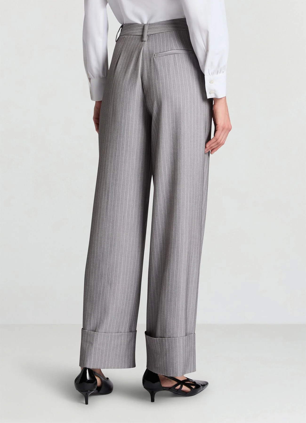 Pantaloni palazzo gessati con risvolto