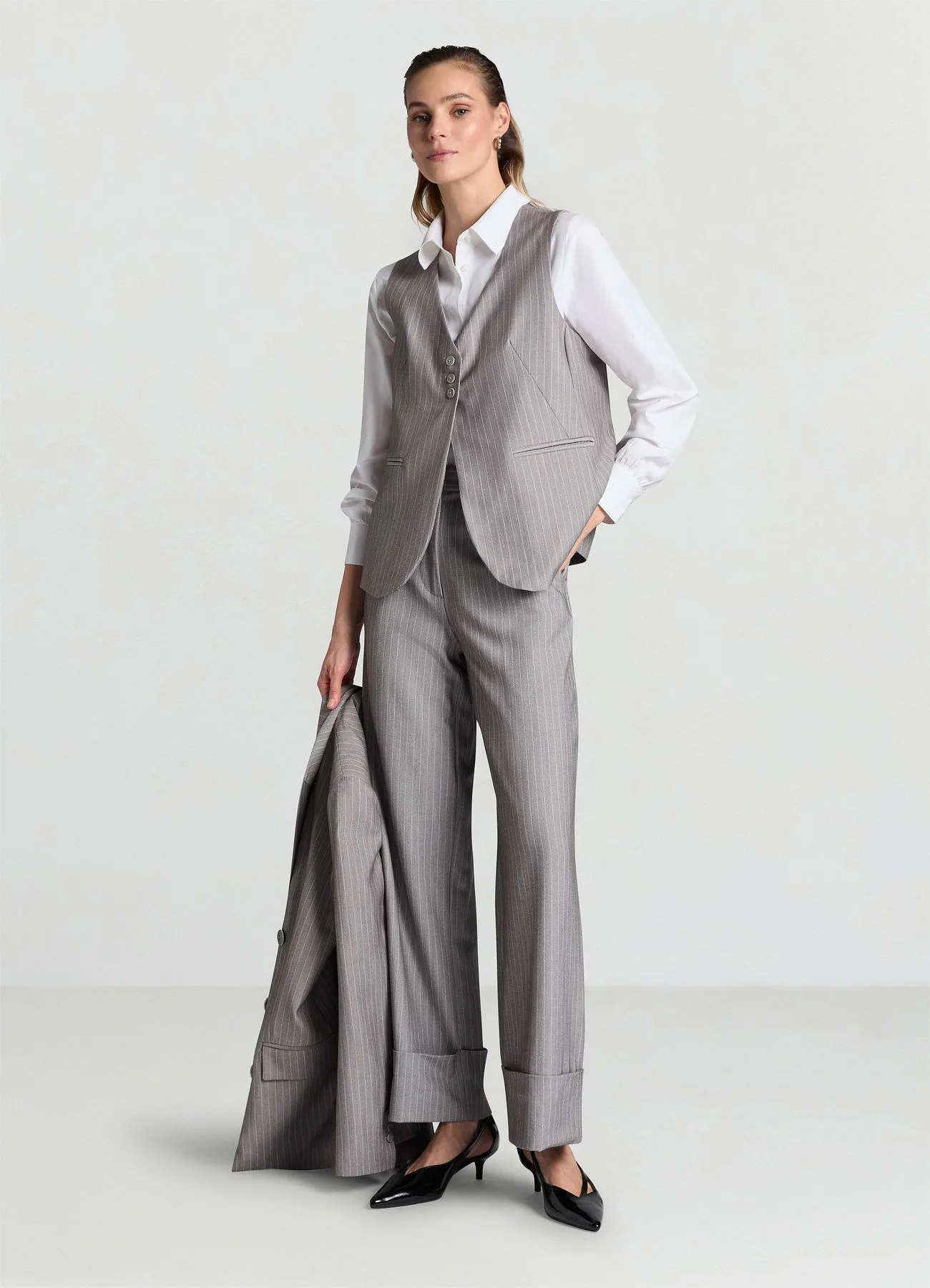 Pantaloni palazzo gessati con risvolto - Image 2