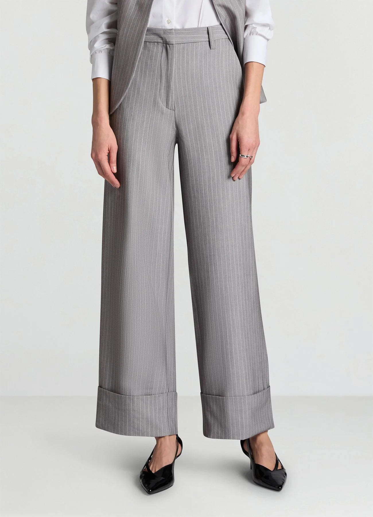 Pantaloni palazzo gessati con risvolto - Image 3