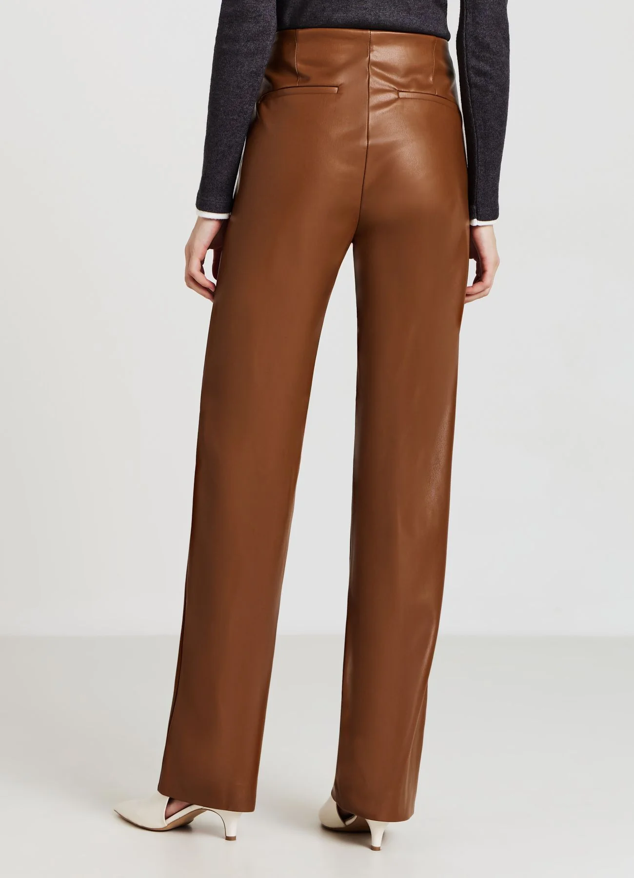 Pantaloni straight effetto pelle